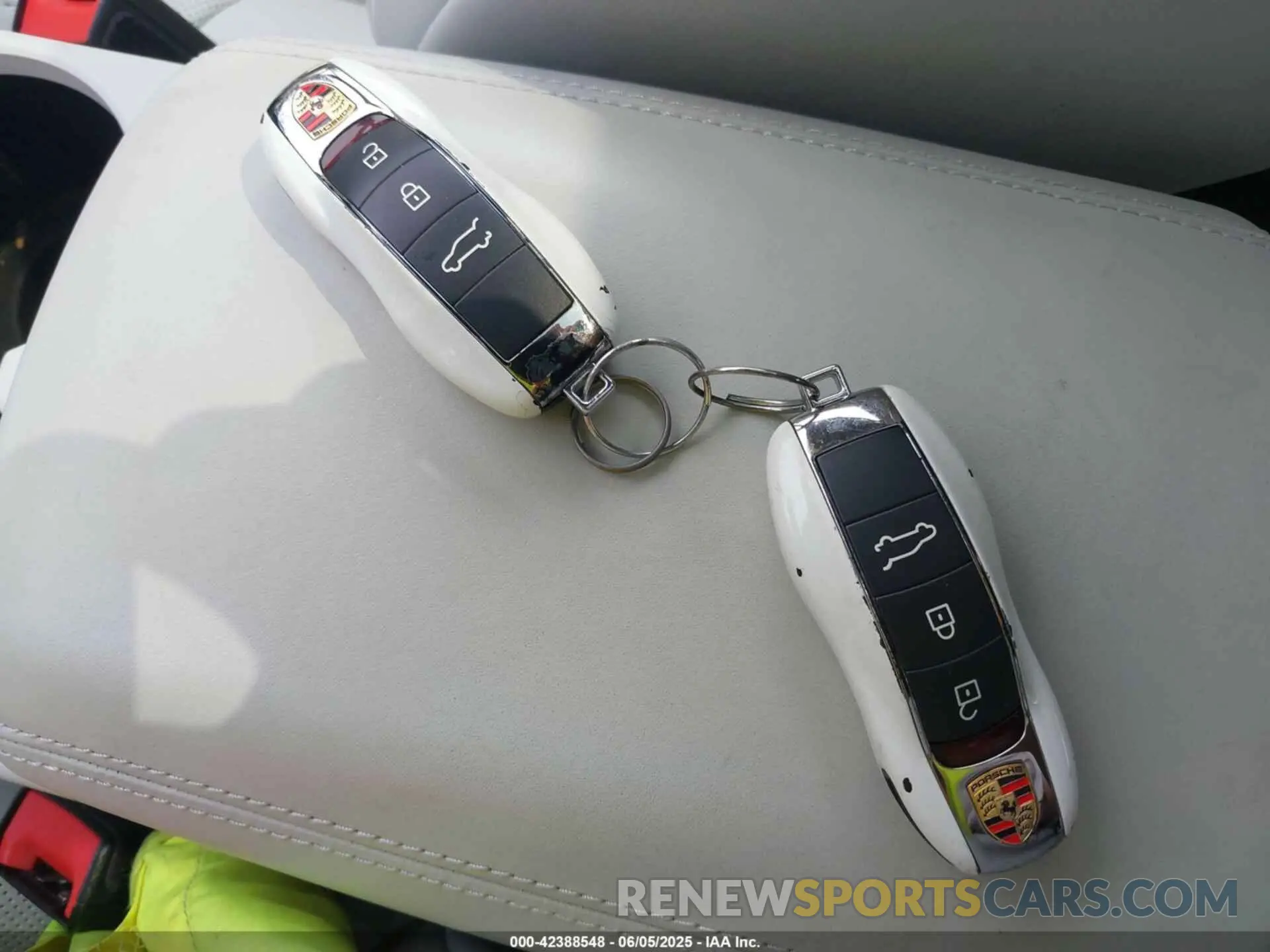 11 Photograph of a damaged car WP1AB2A52KLB32441 PORSCHE MACAN 2019