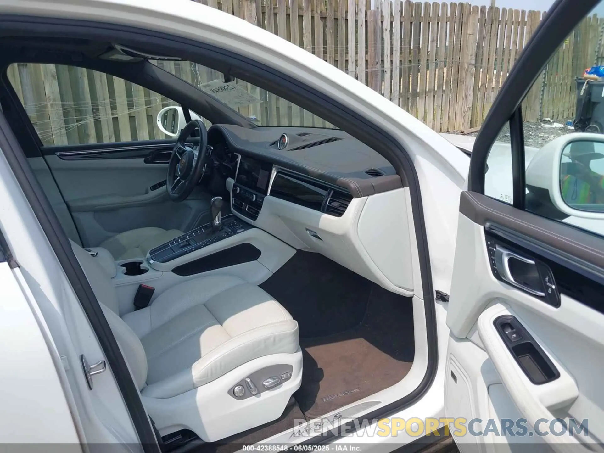 5 Photograph of a damaged car WP1AB2A52KLB32441 PORSCHE MACAN 2019