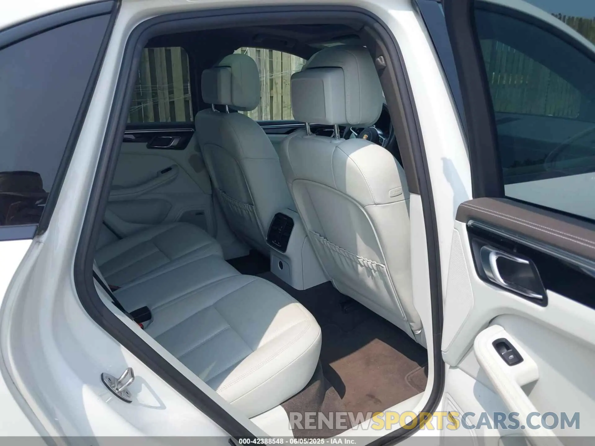 8 Photograph of a damaged car WP1AB2A52KLB32441 PORSCHE MACAN 2019