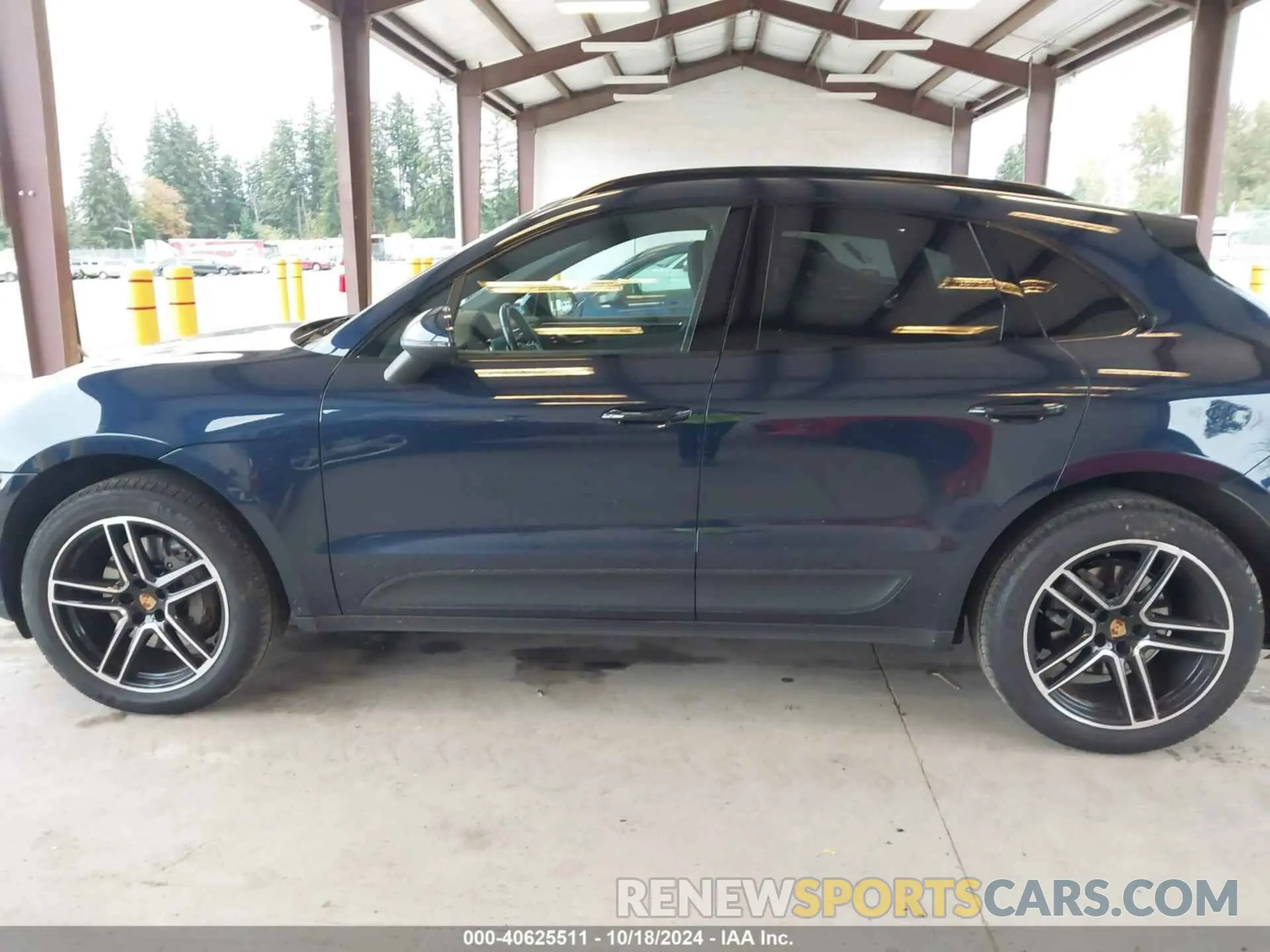 14 Photograph of a damaged car WP1AB2A57KLB33956 PORSCHE MACAN 2019