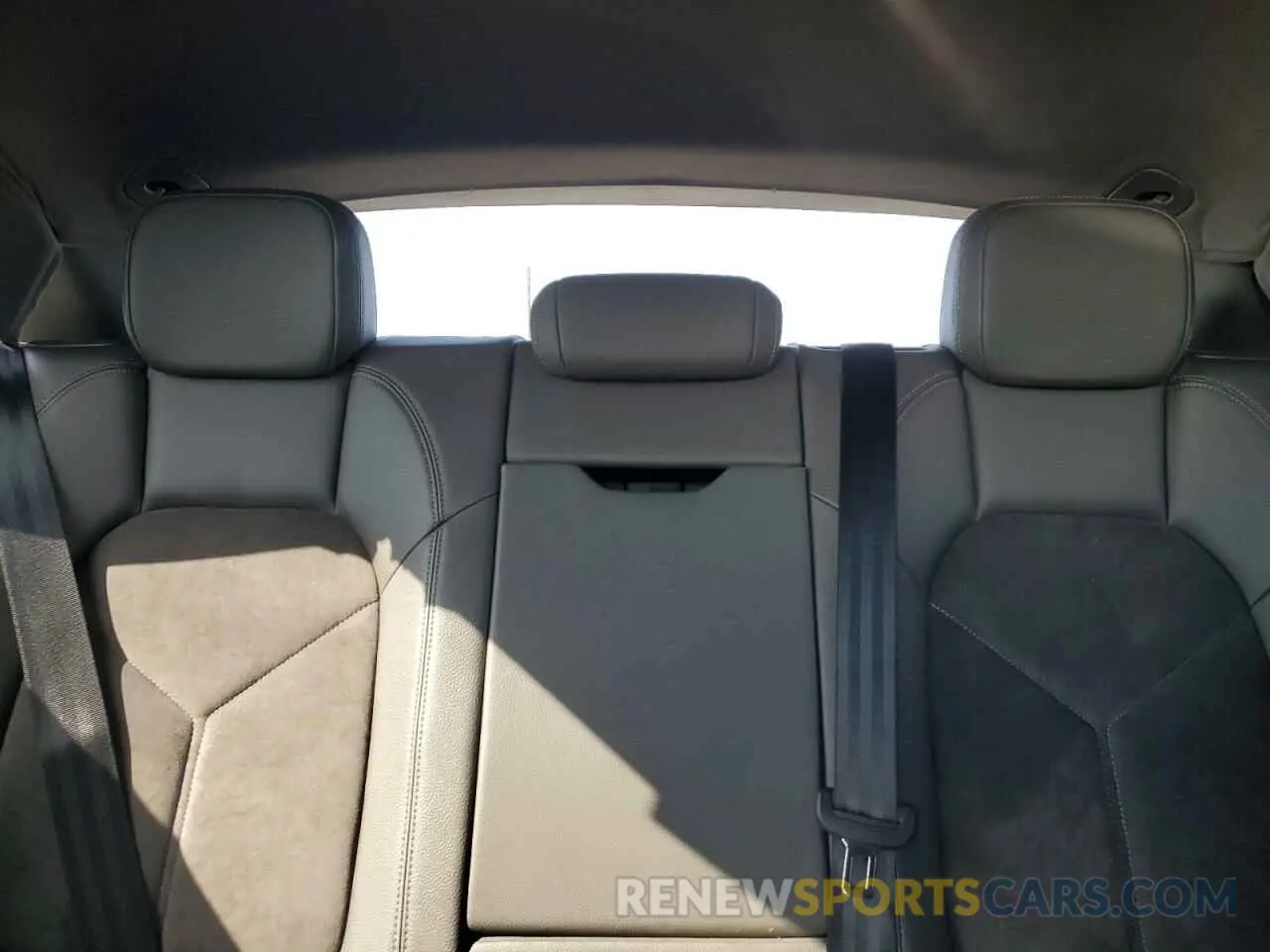 10 Photograph of a damaged car WP1AB2A59KLB31853 PORSCHE MACAN 2019
