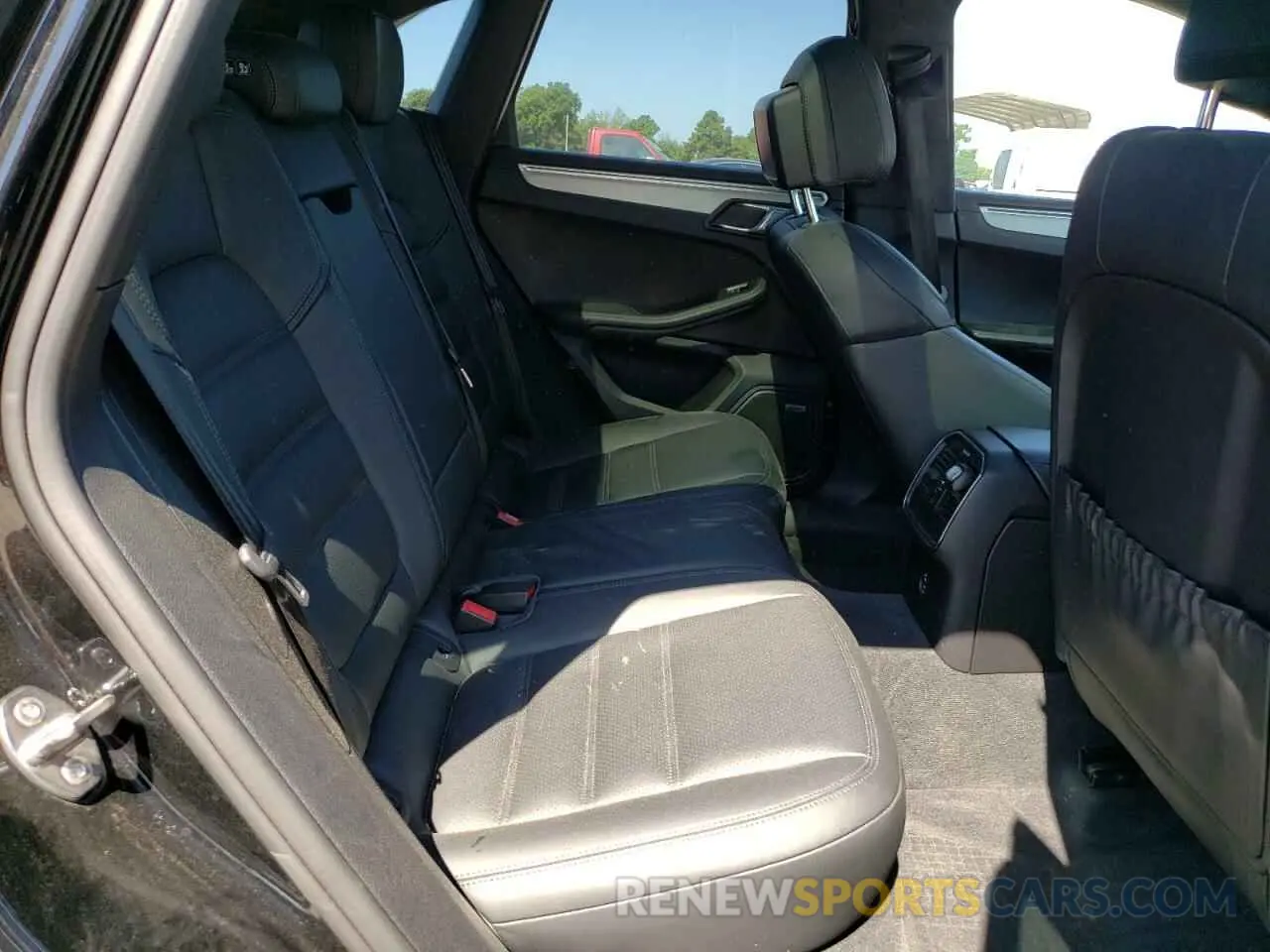 11 Photograph of a damaged car WP1AF2A55LLB60529 PORSCHE MACAN 2019