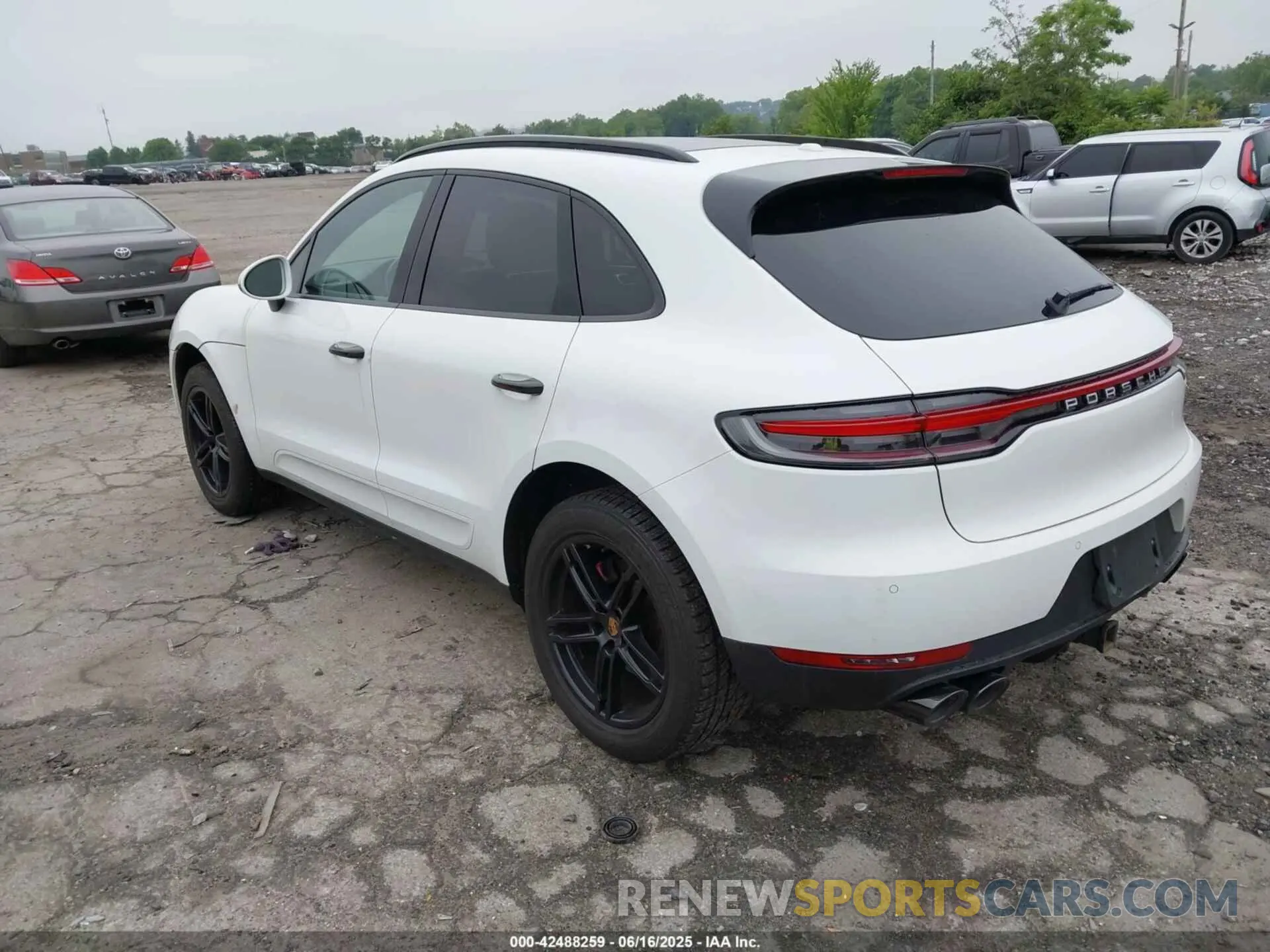 3 Фотография поврежденного автомобиля WP1AA2A50LLB05839 PORSCHE MACAN 2020