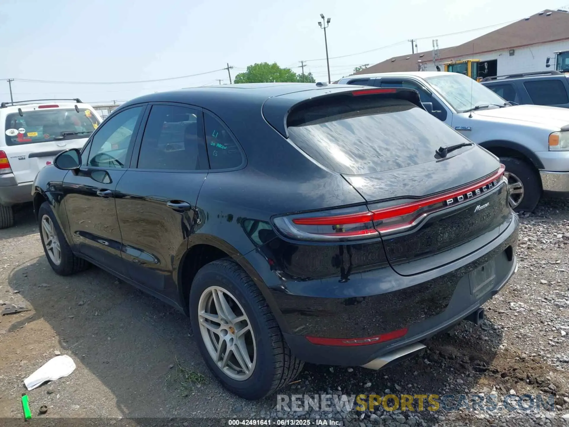 3 Фотография поврежденного автомобиля WP1AA2A51LLB10709 PORSCHE MACAN 2020