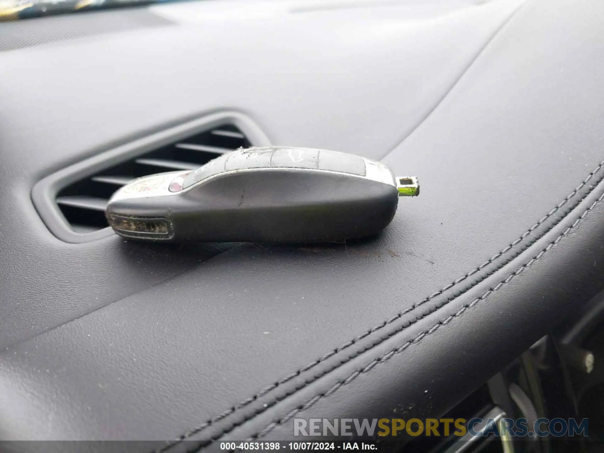 11 Photograph of a damaged car WP1AA2A55LLB10325 PORSCHE MACAN 2020