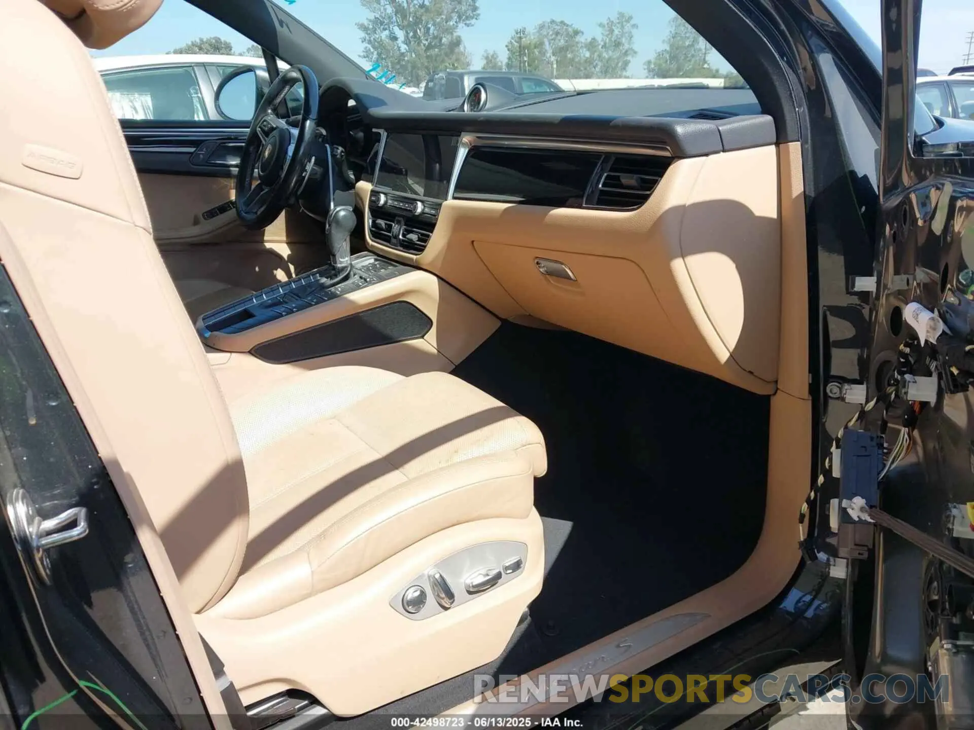 5 Photograph of a damaged car WP1AB2A59LLB32454 PORSCHE MACAN 2020