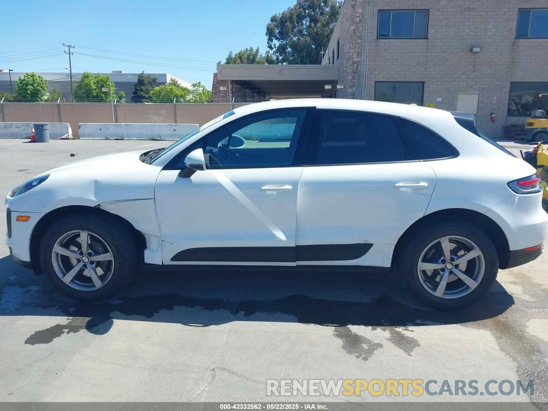 14 Photograph of a damaged car WP1AA2A51MLB00523 PORSCHE MACAN 2021