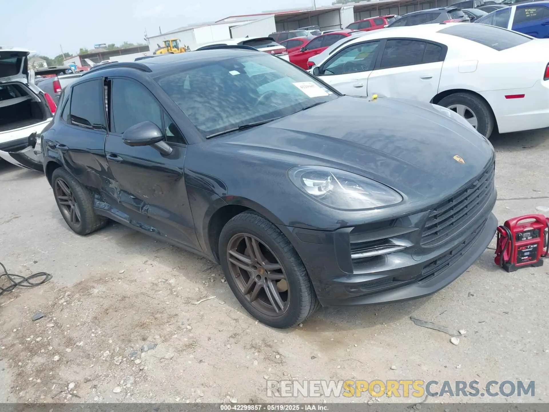 1 Photograph of a damaged car WP1AA2A55MLB07555 PORSCHE MACAN 2021
