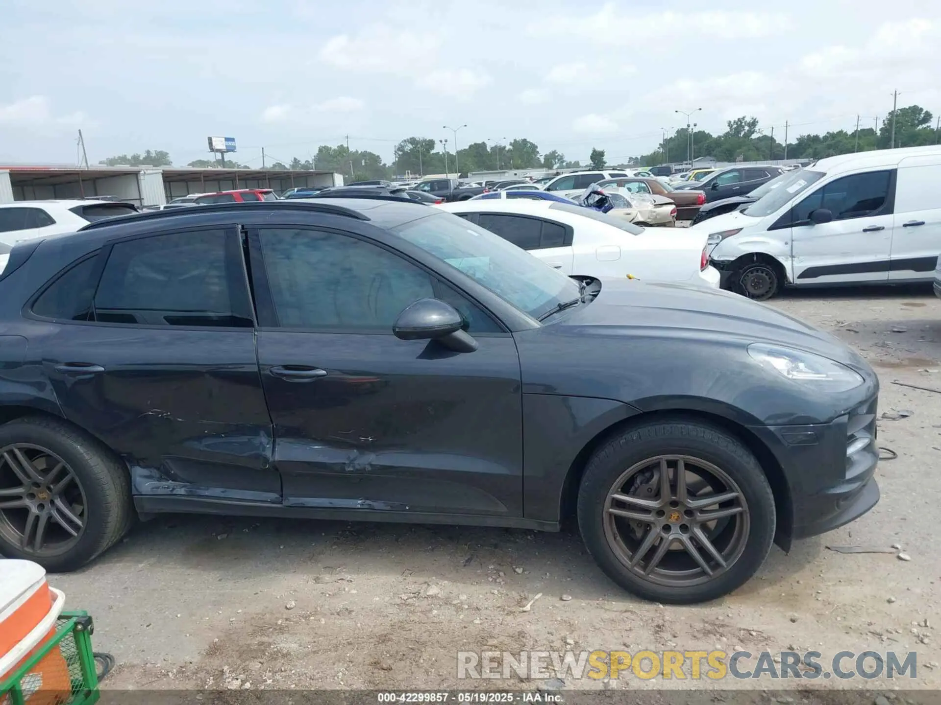 13 Photograph of a damaged car WP1AA2A55MLB07555 PORSCHE MACAN 2021