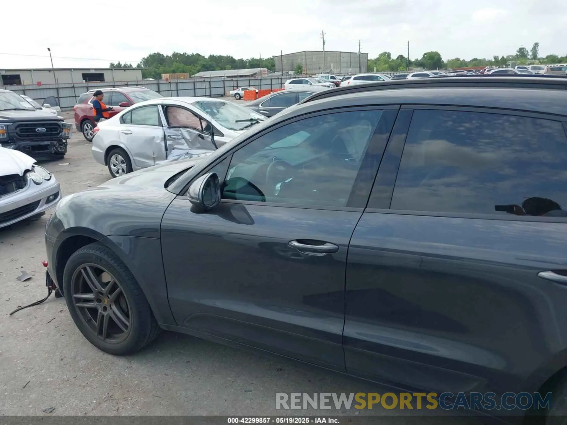 14 Photograph of a damaged car WP1AA2A55MLB07555 PORSCHE MACAN 2021