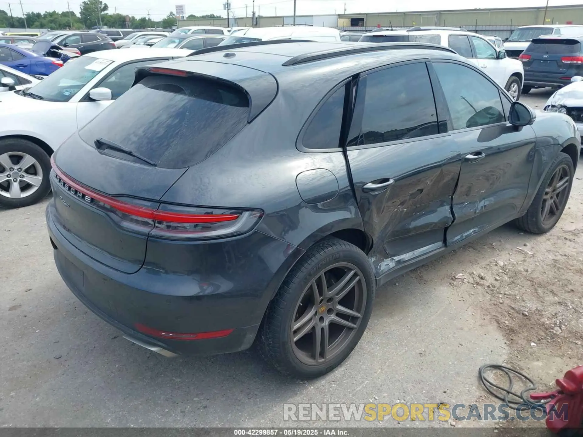 4 Photograph of a damaged car WP1AA2A55MLB07555 PORSCHE MACAN 2021