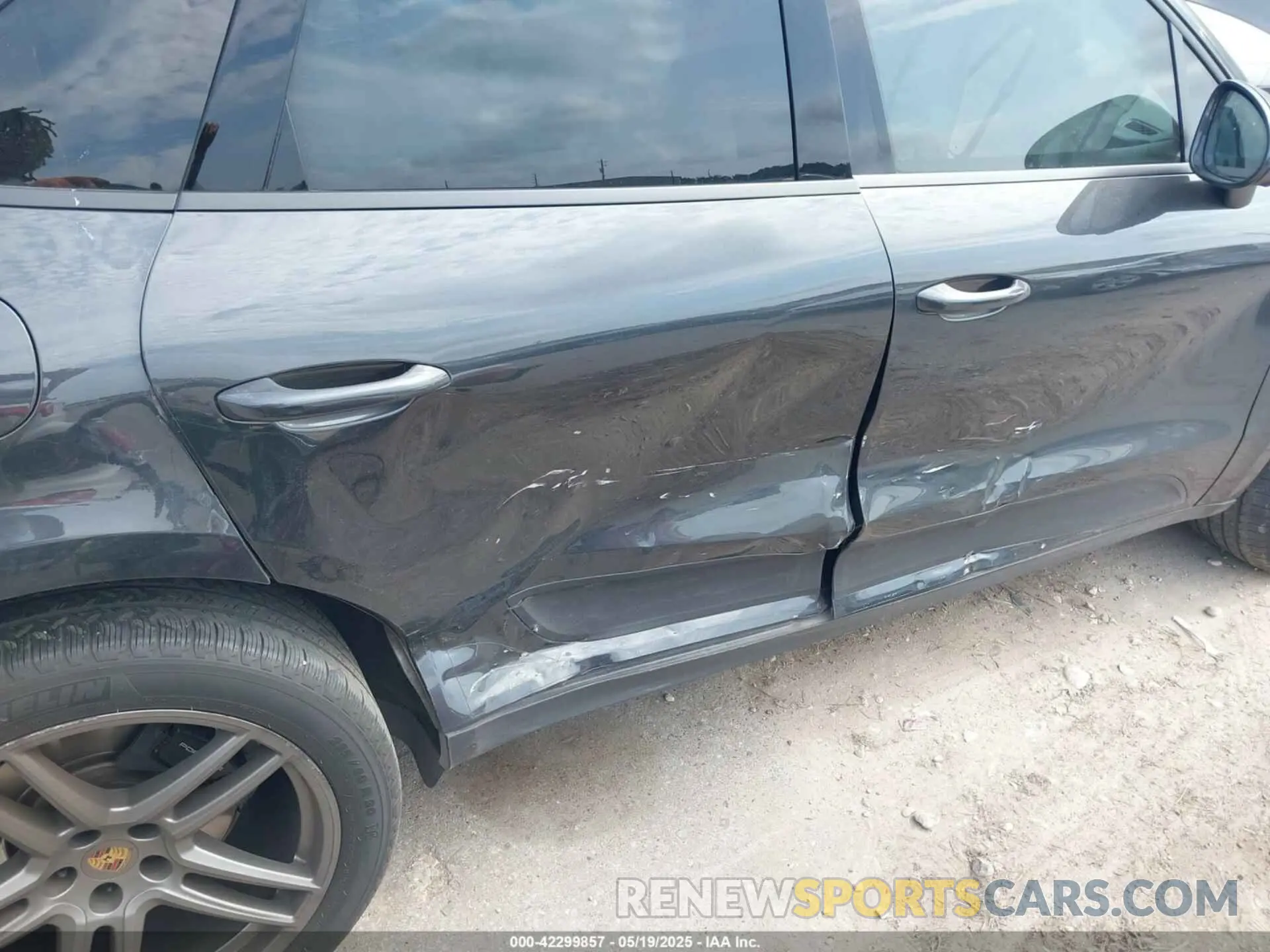 6 Photograph of a damaged car WP1AA2A55MLB07555 PORSCHE MACAN 2021