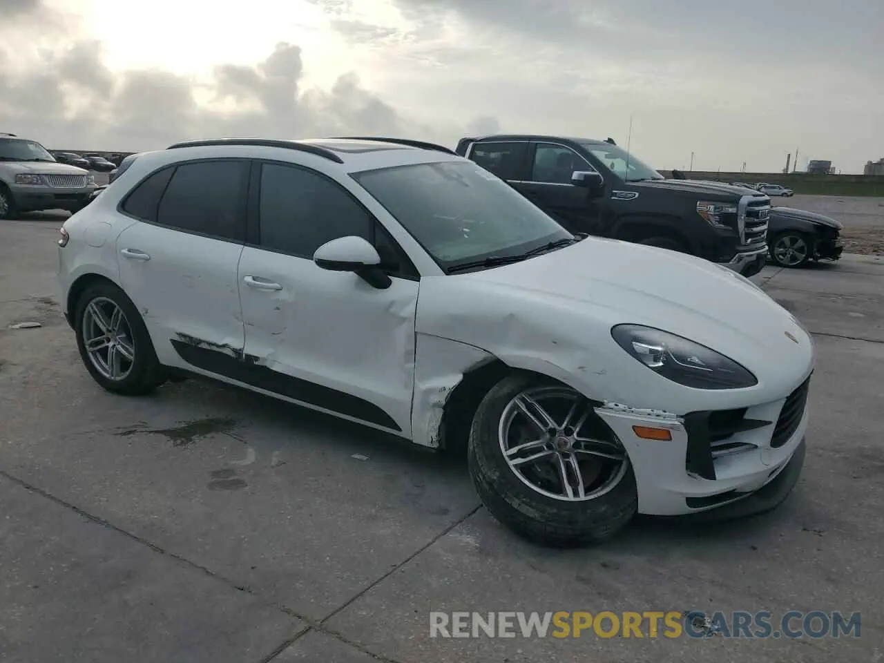 4 Photograph of a damaged car WP1AA2A55MLB11458 PORSCHE MACAN 2021