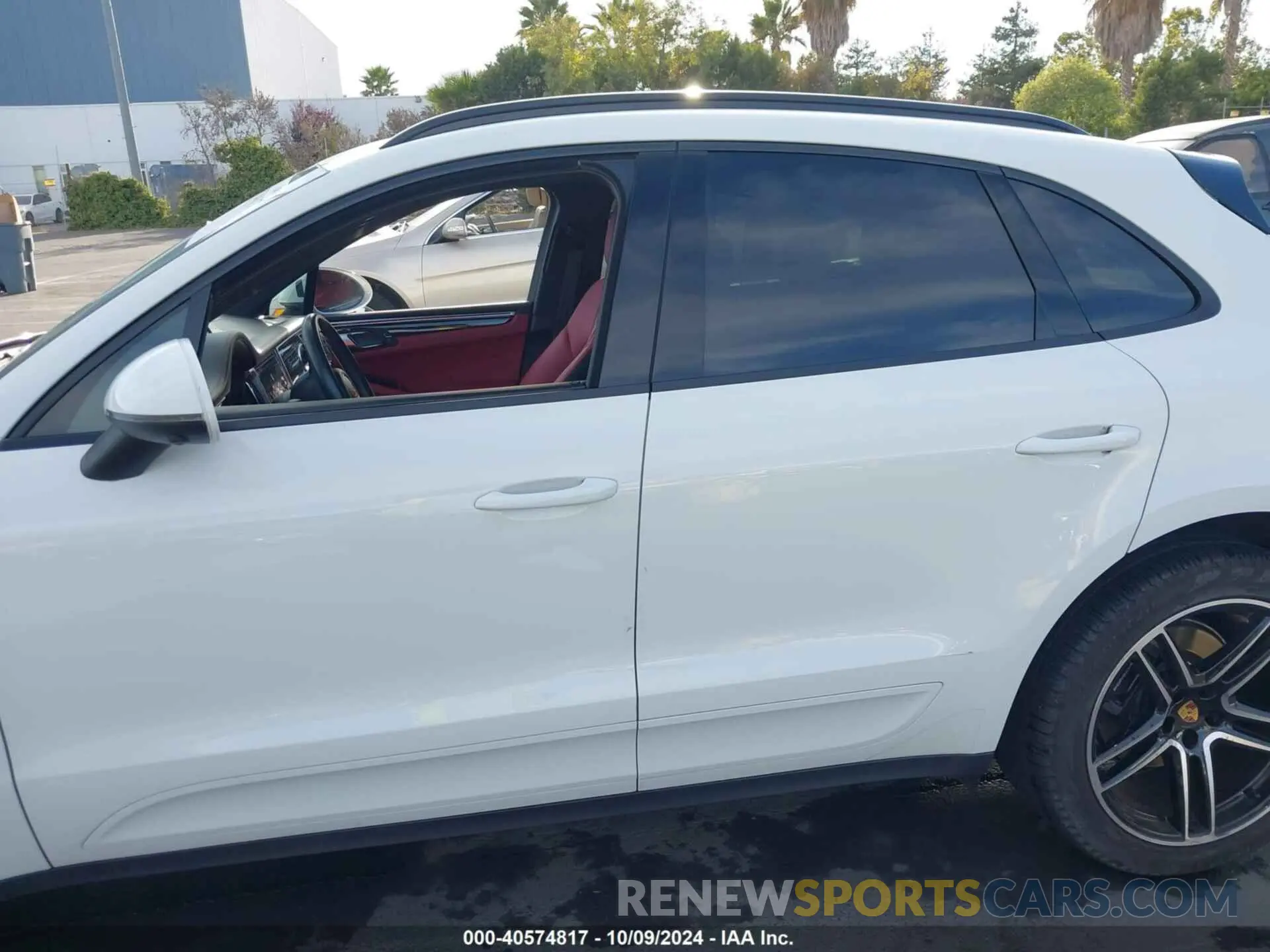 15 Photograph of a damaged car WP1AA2A55MLB16420 PORSCHE MACAN 2021