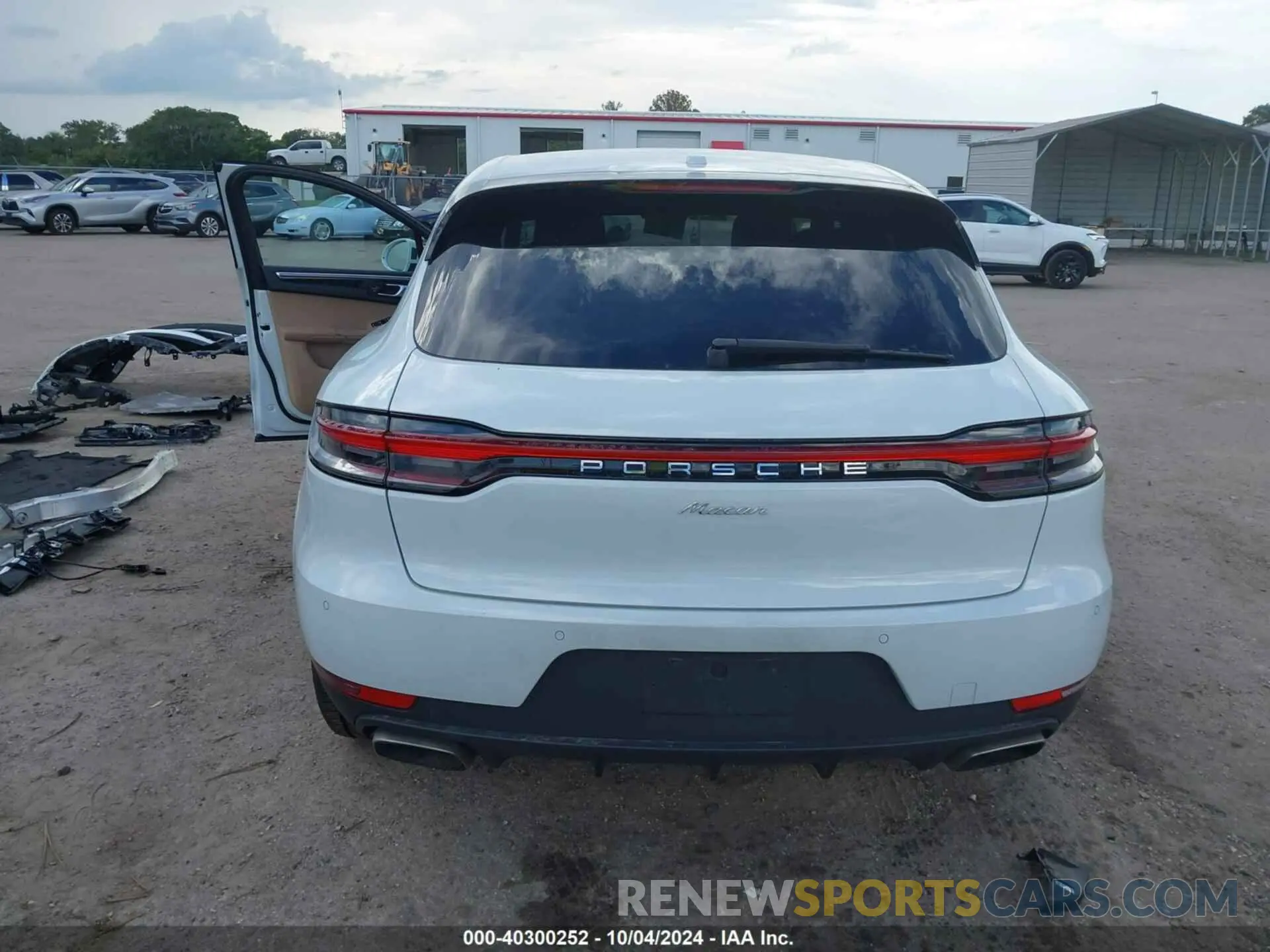 17 Photograph of a damaged car WP1AA2A58MLB17349 PORSCHE MACAN 2021
