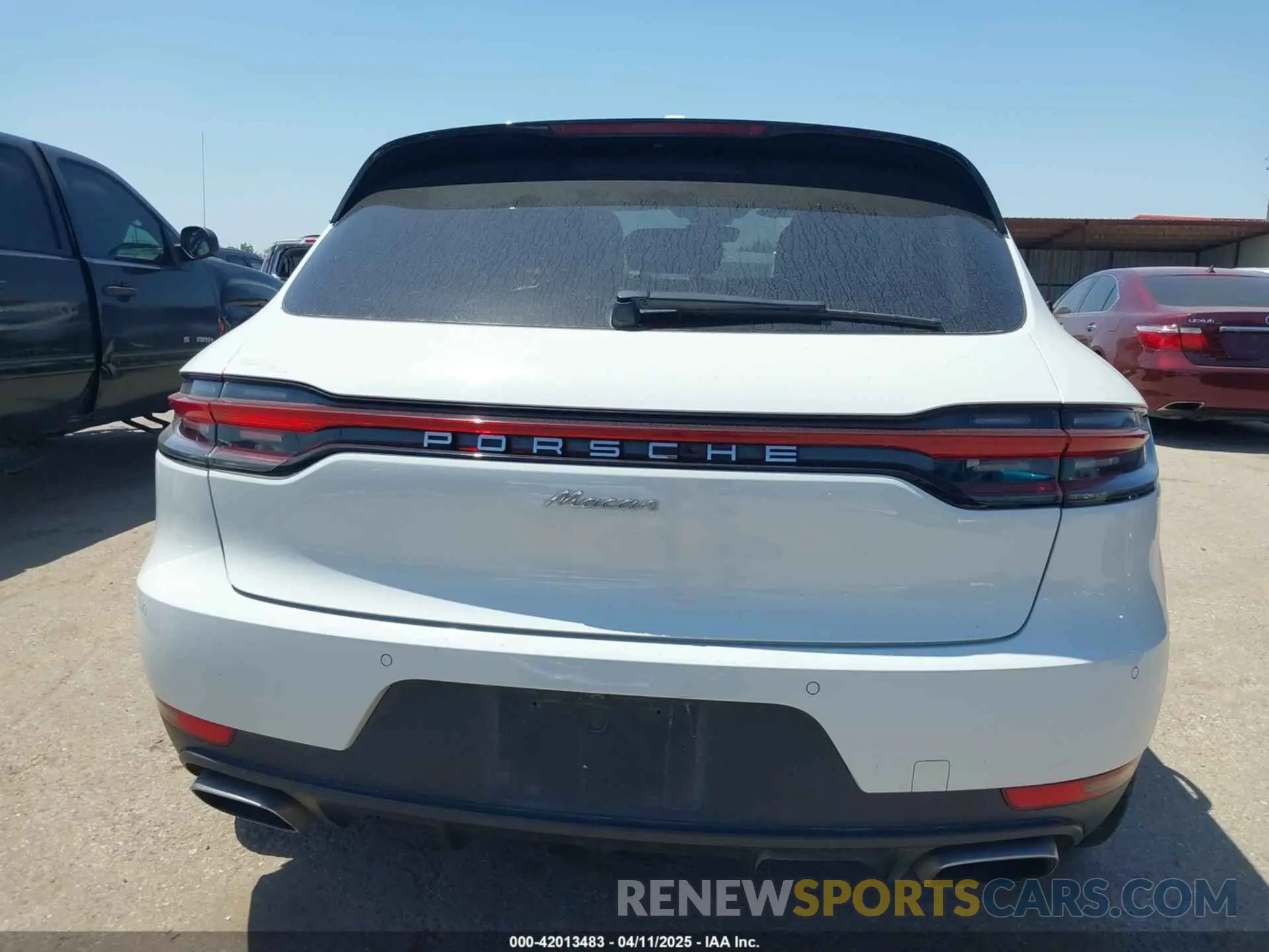 16 Photograph of a damaged car WP1AA2A59MLB00947 PORSCHE MACAN 2021