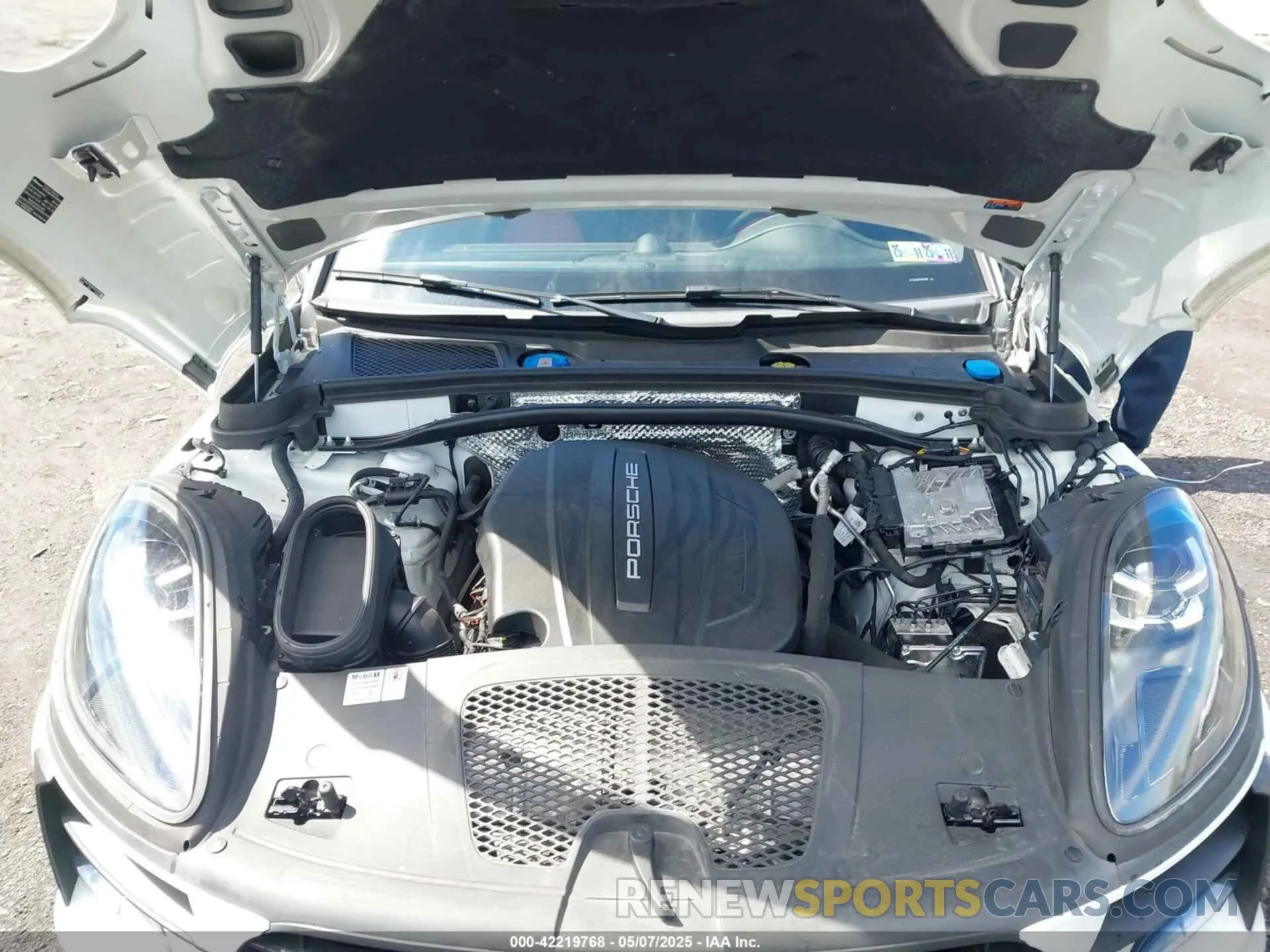 10 Photograph of a damaged car WP1AA2A59MLB10281 PORSCHE MACAN 2021