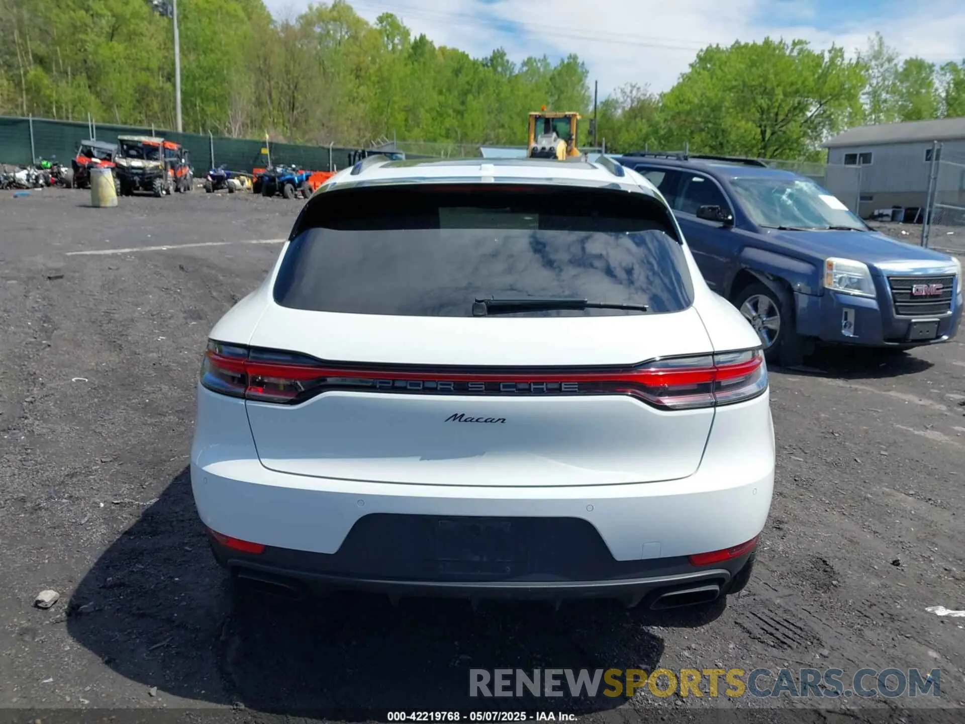 16 Photograph of a damaged car WP1AA2A59MLB10281 PORSCHE MACAN 2021