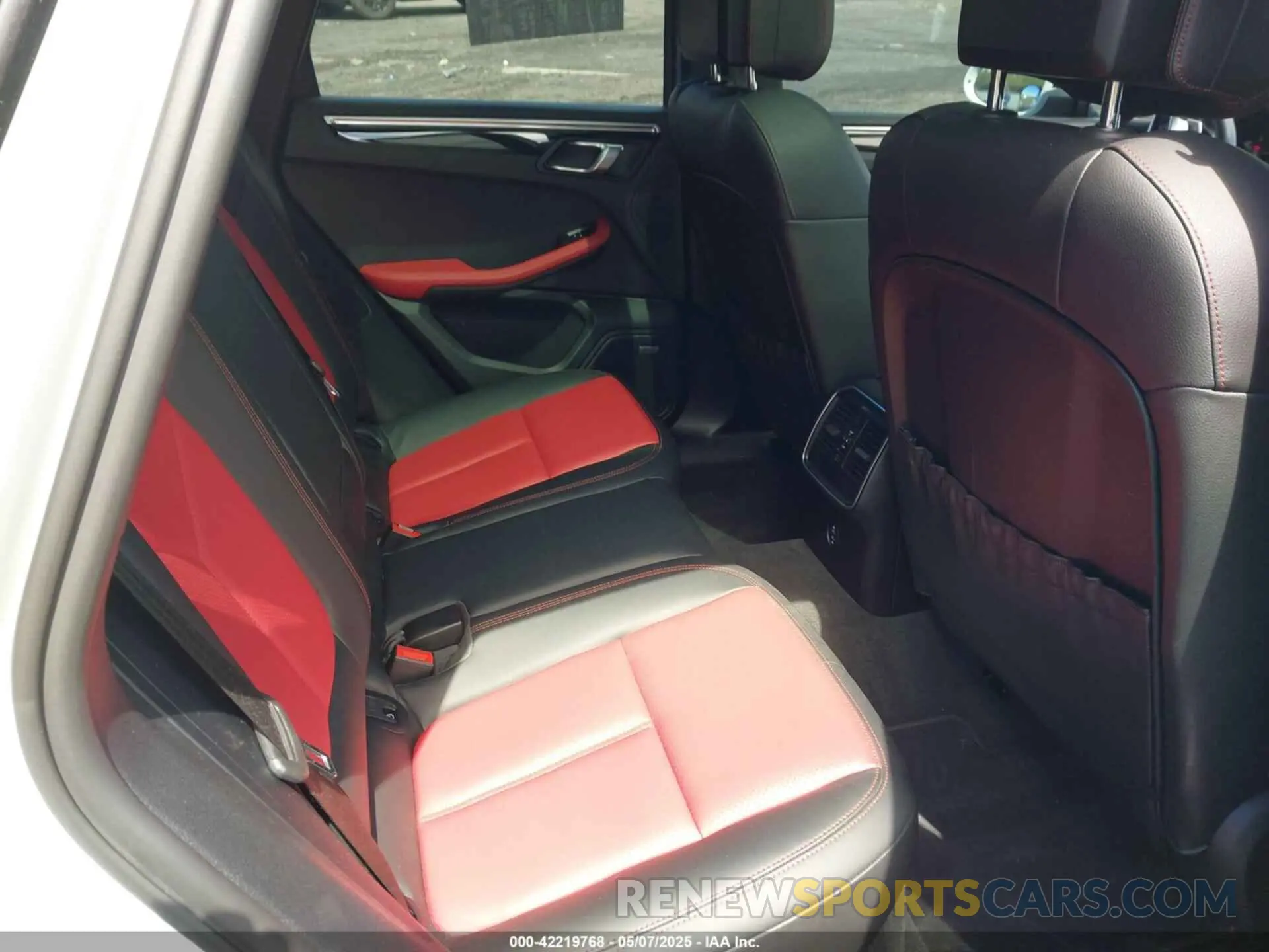 8 Photograph of a damaged car WP1AA2A59MLB10281 PORSCHE MACAN 2021