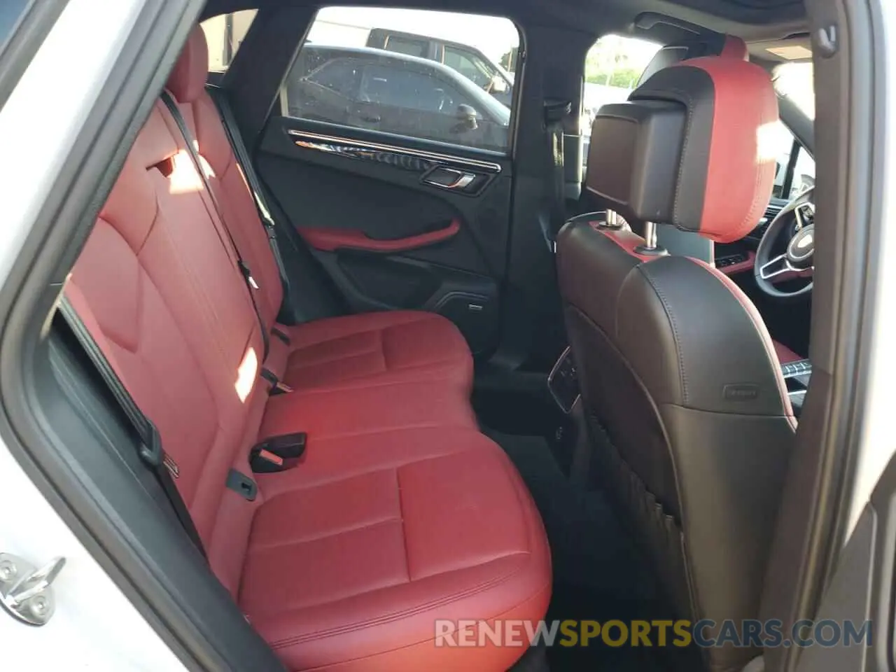11 Photograph of a damaged car WP1AB2A53MLB30488 PORSCHE MACAN 2021