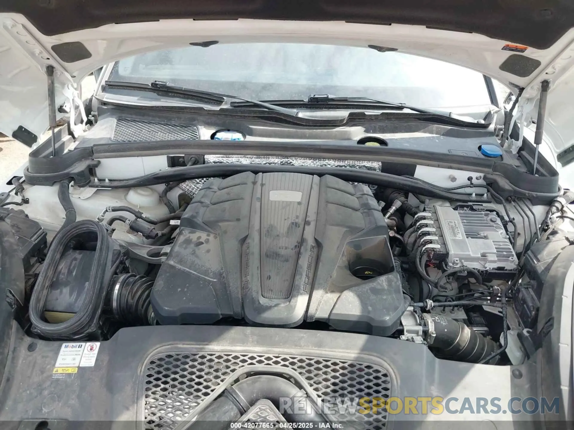 10 Photograph of a damaged car WP1AB2A53MLB37831 PORSCHE MACAN 2021