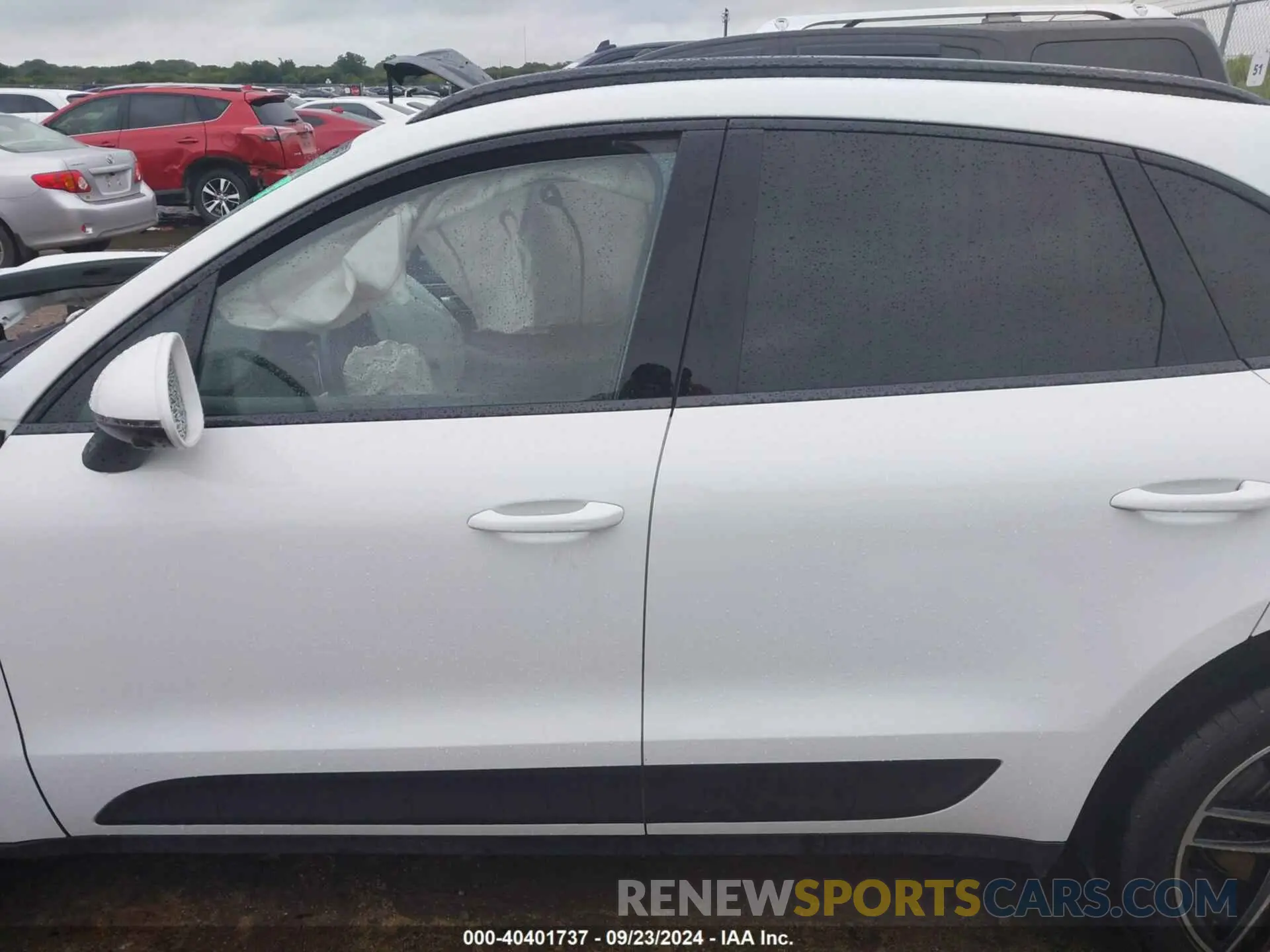 14 Photograph of a damaged car WP1AB2A57MLB38139 PORSCHE MACAN 2021