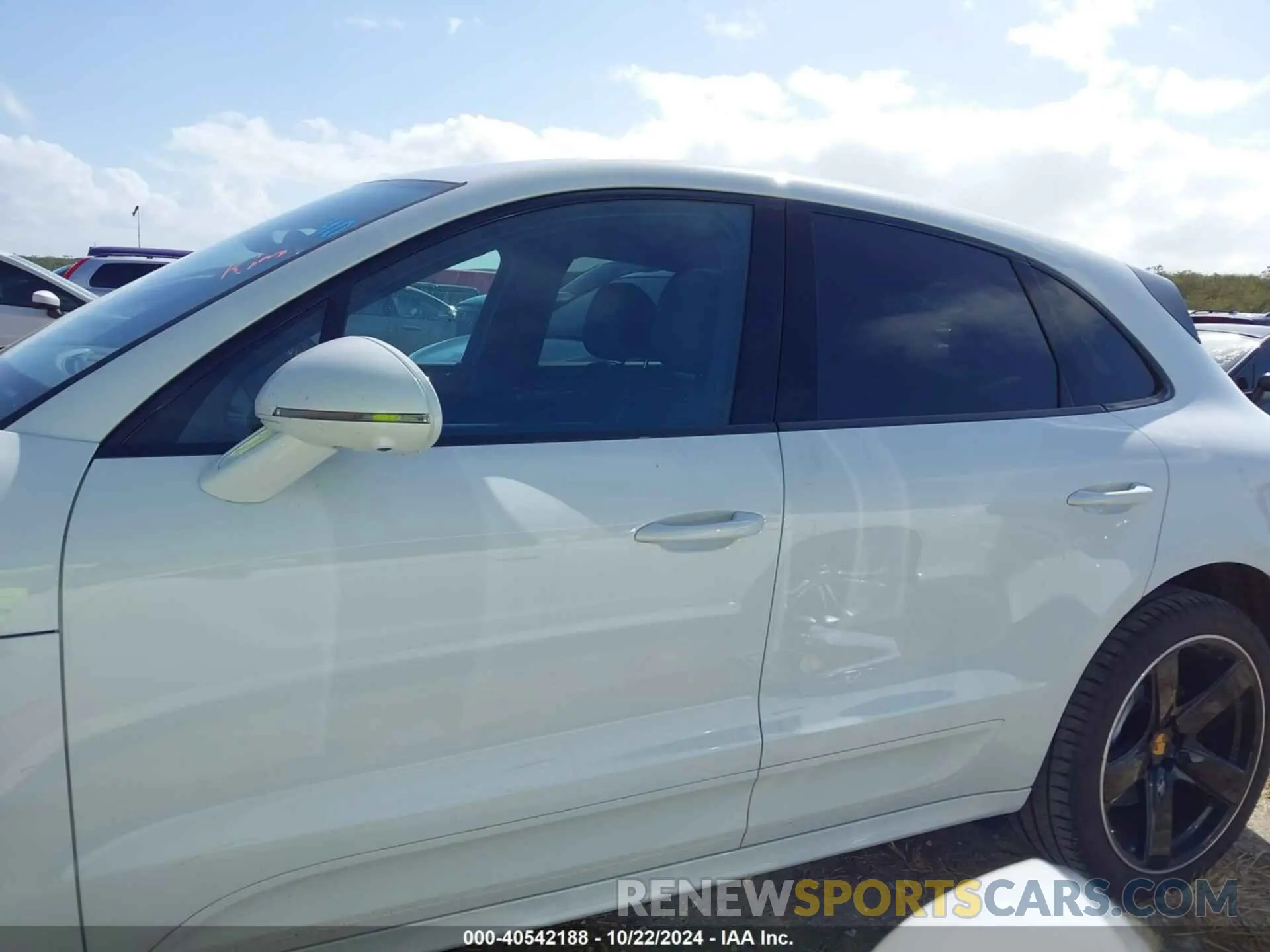 14 Photograph of a damaged car WP1AF2A54MLB60605 PORSCHE MACAN 2021
