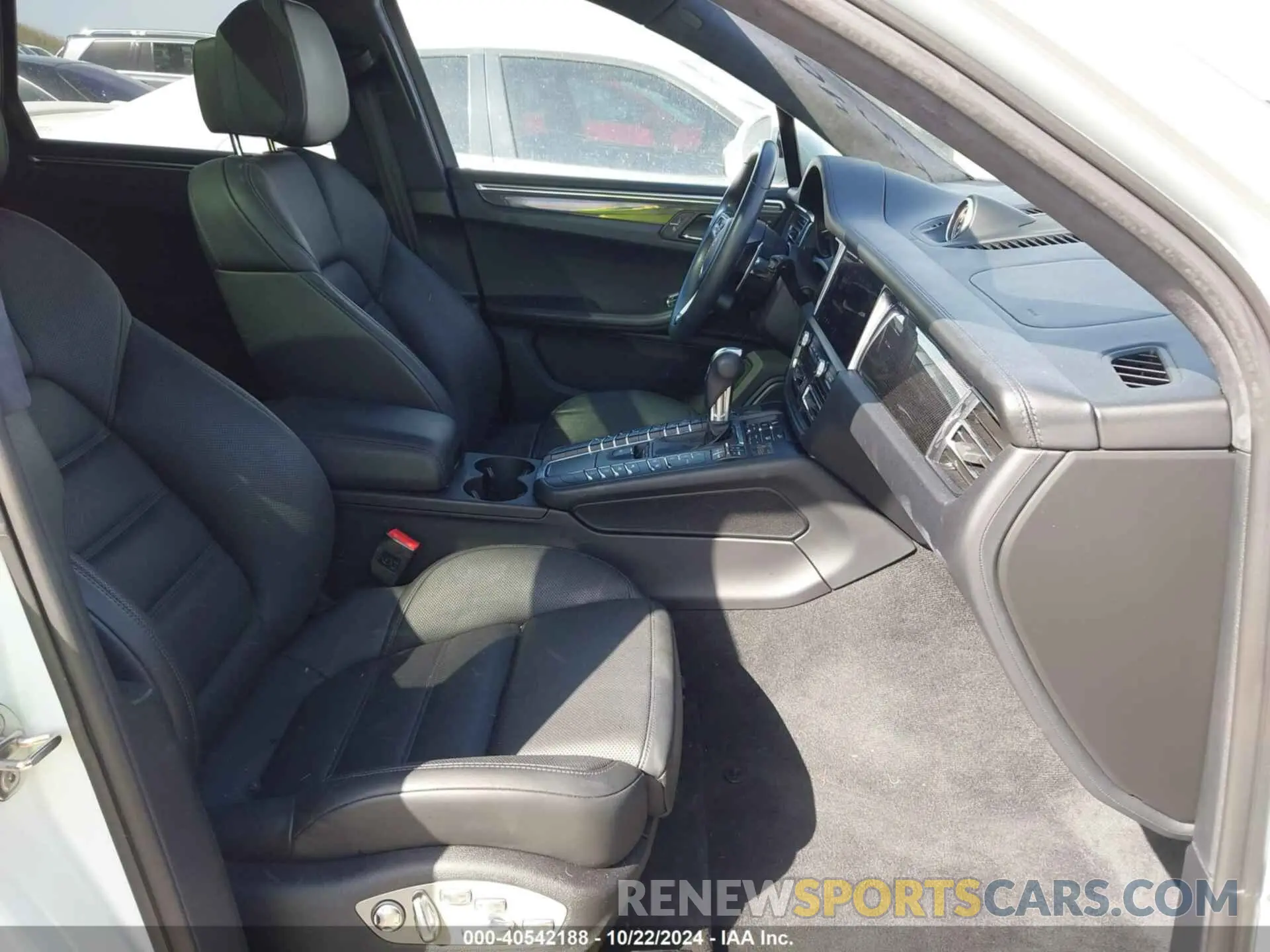5 Photograph of a damaged car WP1AF2A54MLB60605 PORSCHE MACAN 2021