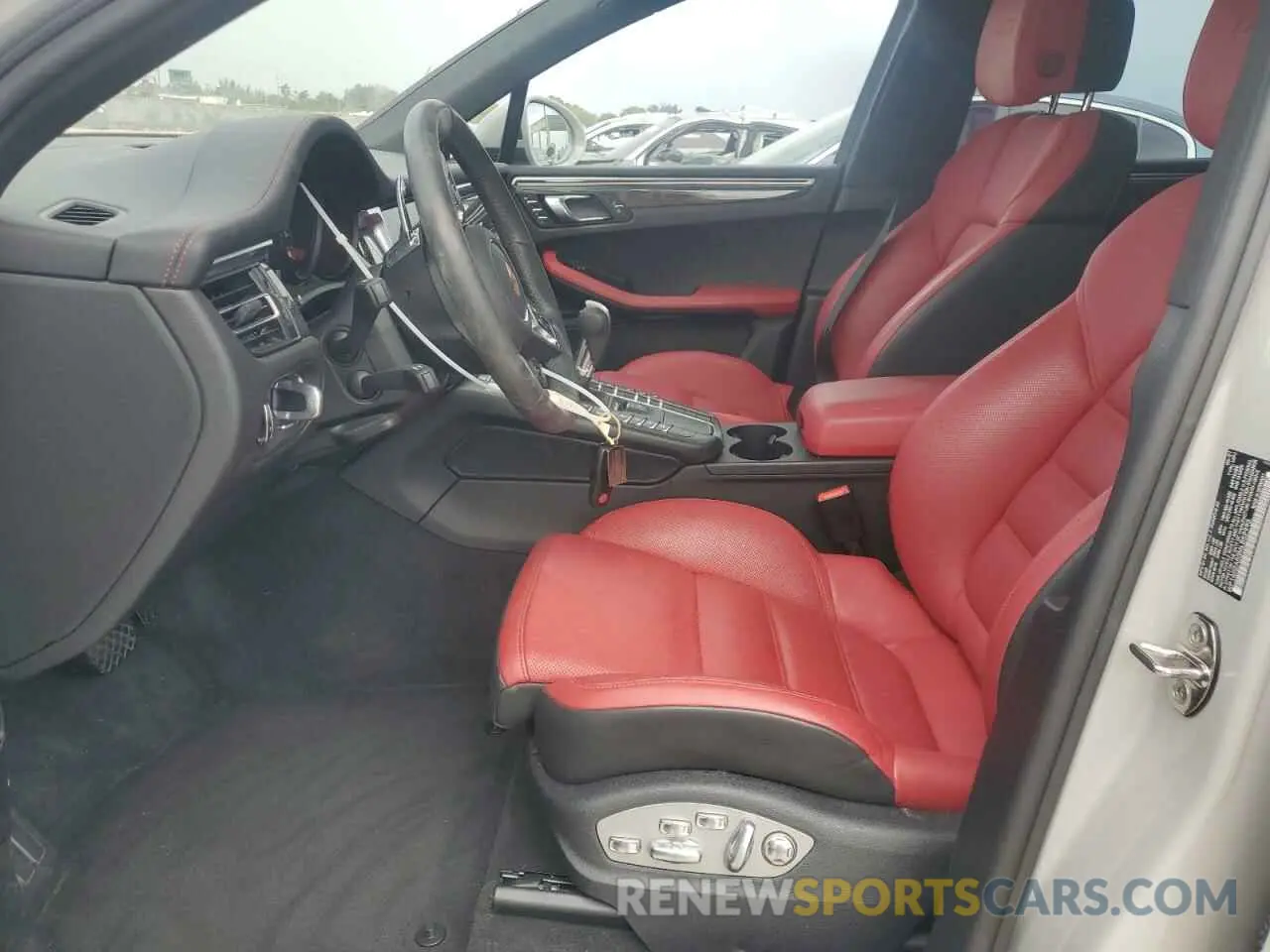 7 Photograph of a damaged car WP1AG2A53MLB52993 PORSCHE MACAN 2021