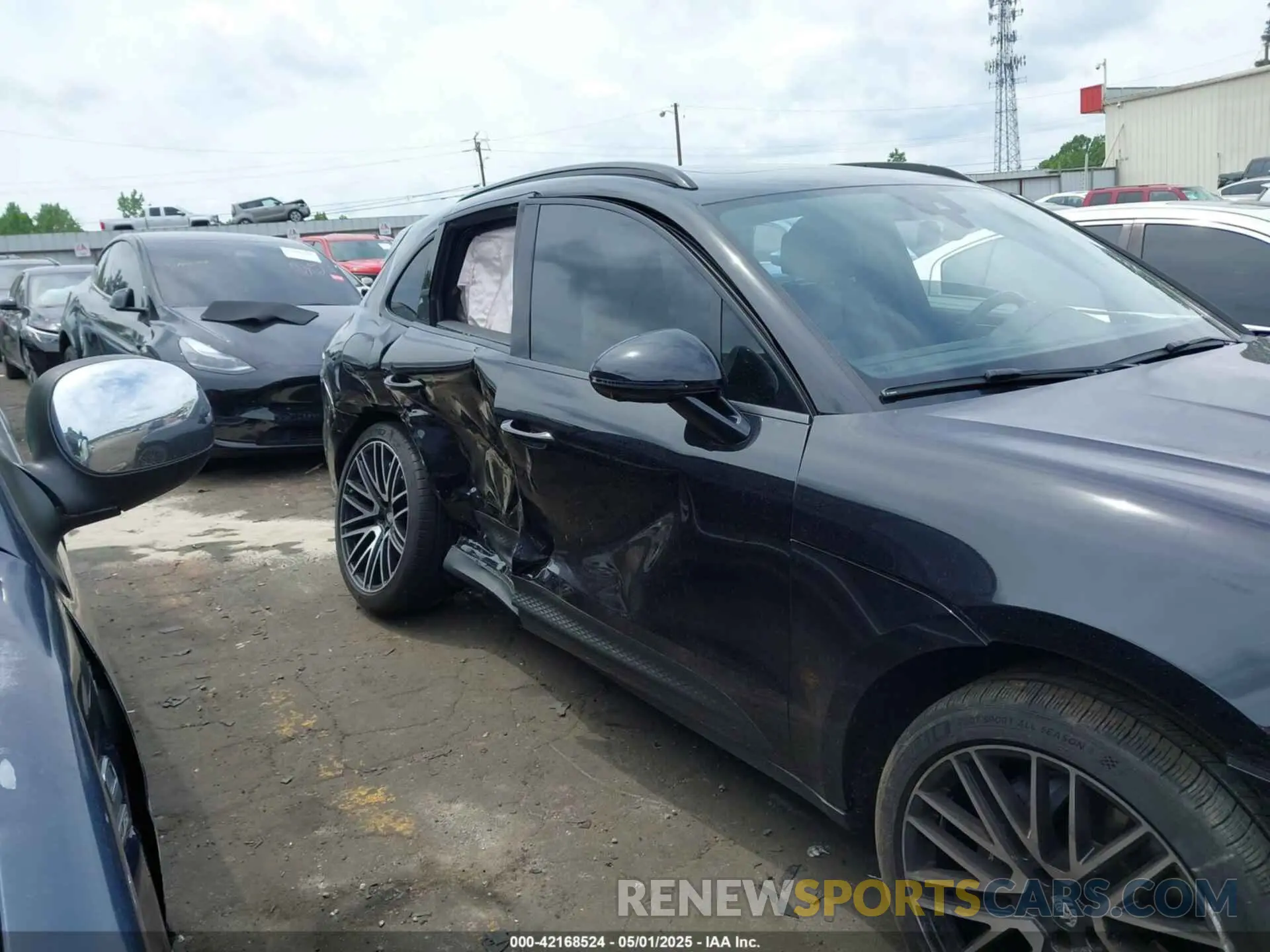 12 Photograph of a damaged car WP1AA2A52NLB09801 PORSCHE MACAN 2022
