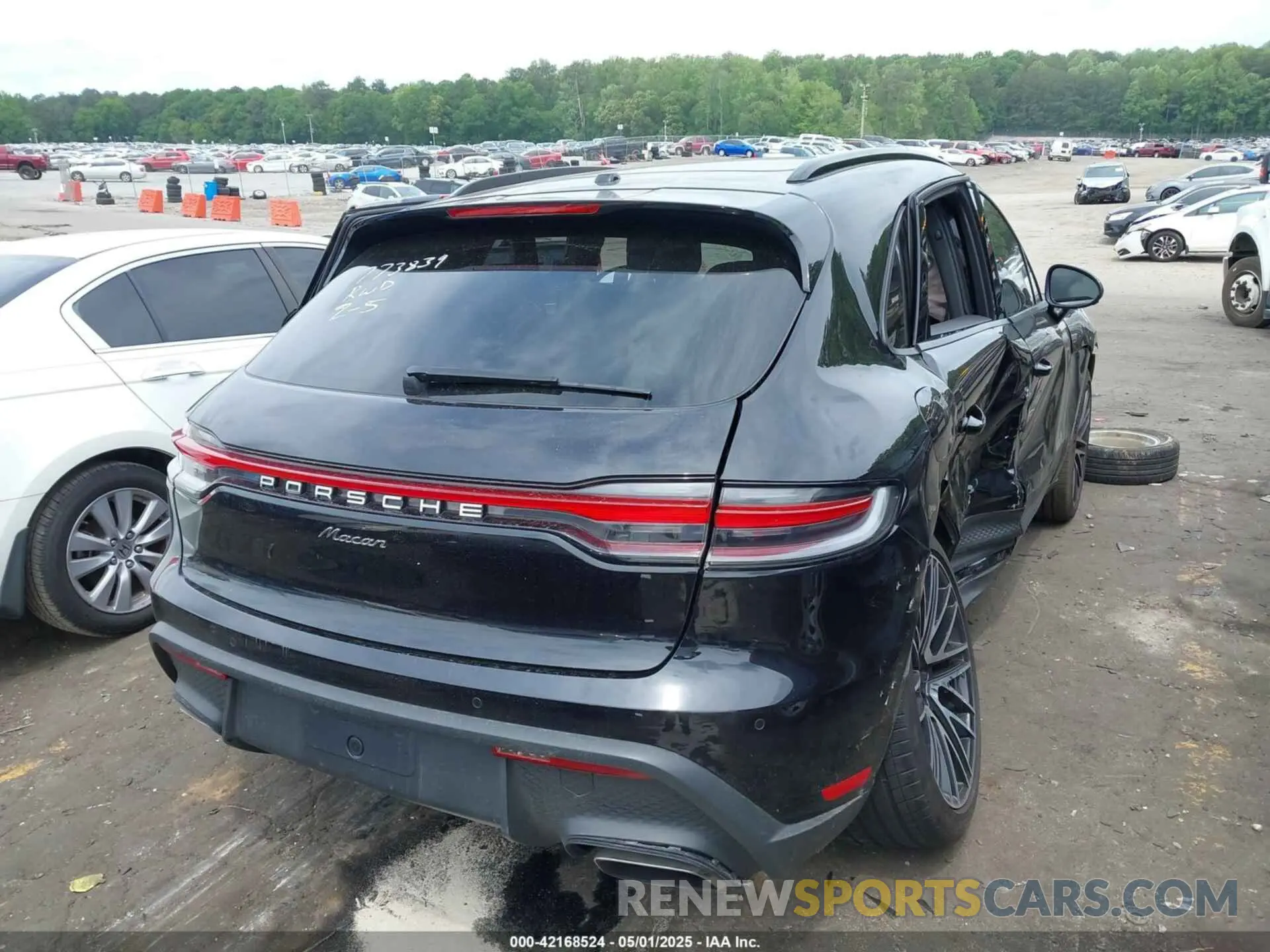 4 Photograph of a damaged car WP1AA2A52NLB09801 PORSCHE MACAN 2022