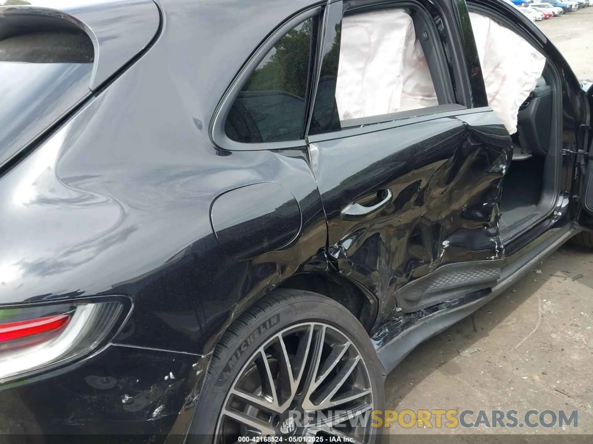6 Photograph of a damaged car WP1AA2A52NLB09801 PORSCHE MACAN 2022