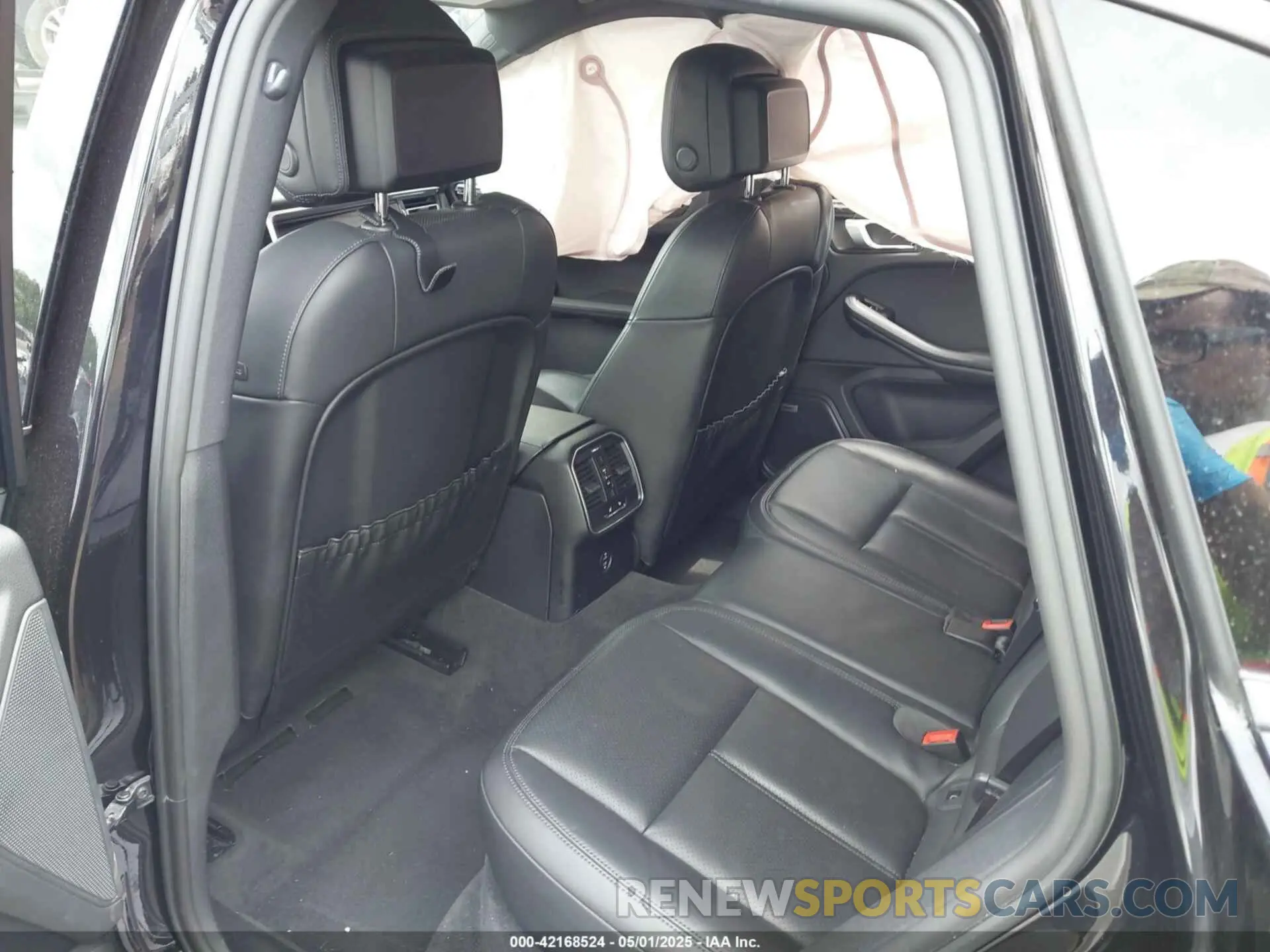 8 Photograph of a damaged car WP1AA2A52NLB09801 PORSCHE MACAN 2022