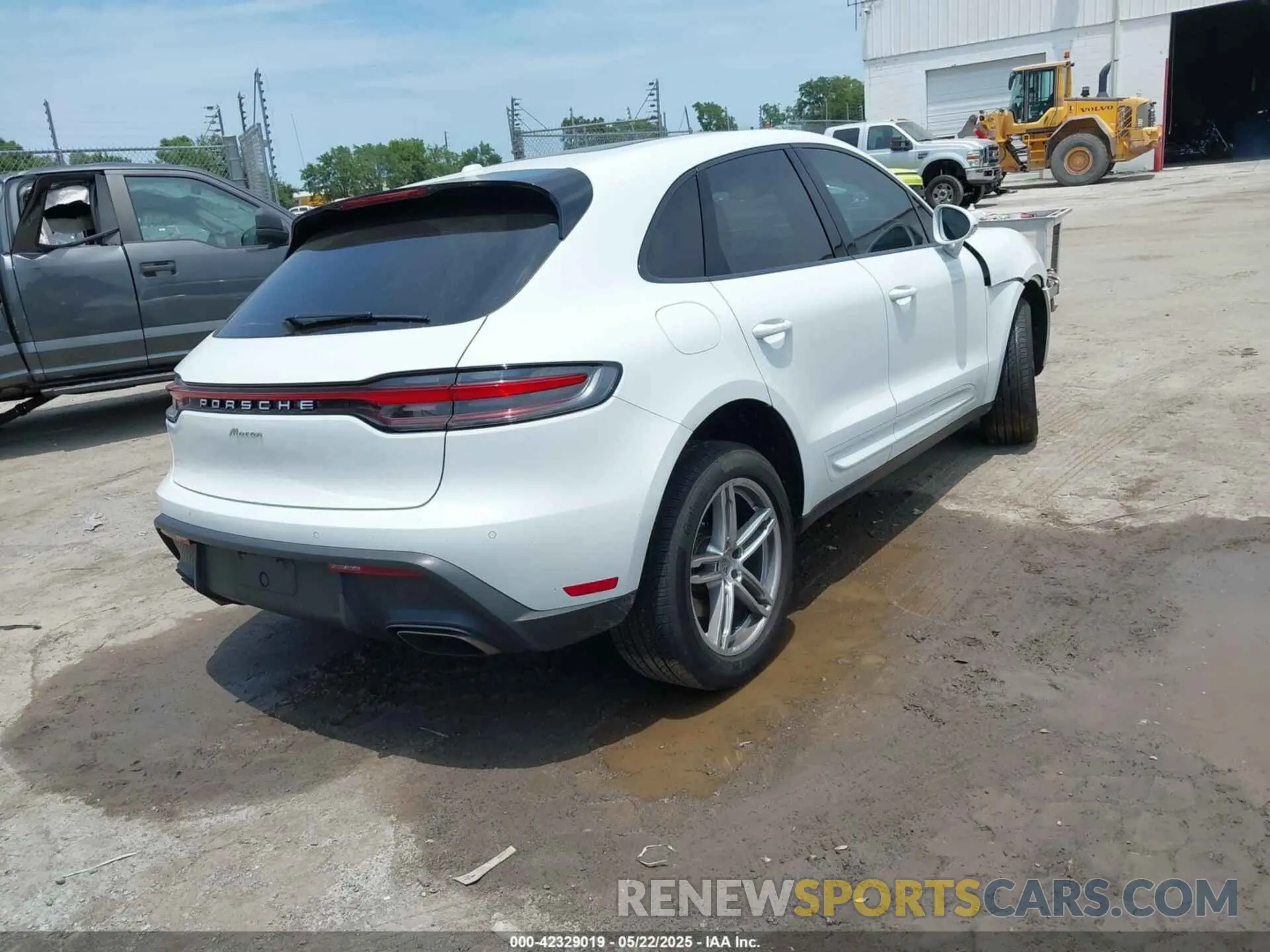 4 Photograph of a damaged car WP1AA2A54NLB07869 PORSCHE MACAN 2022