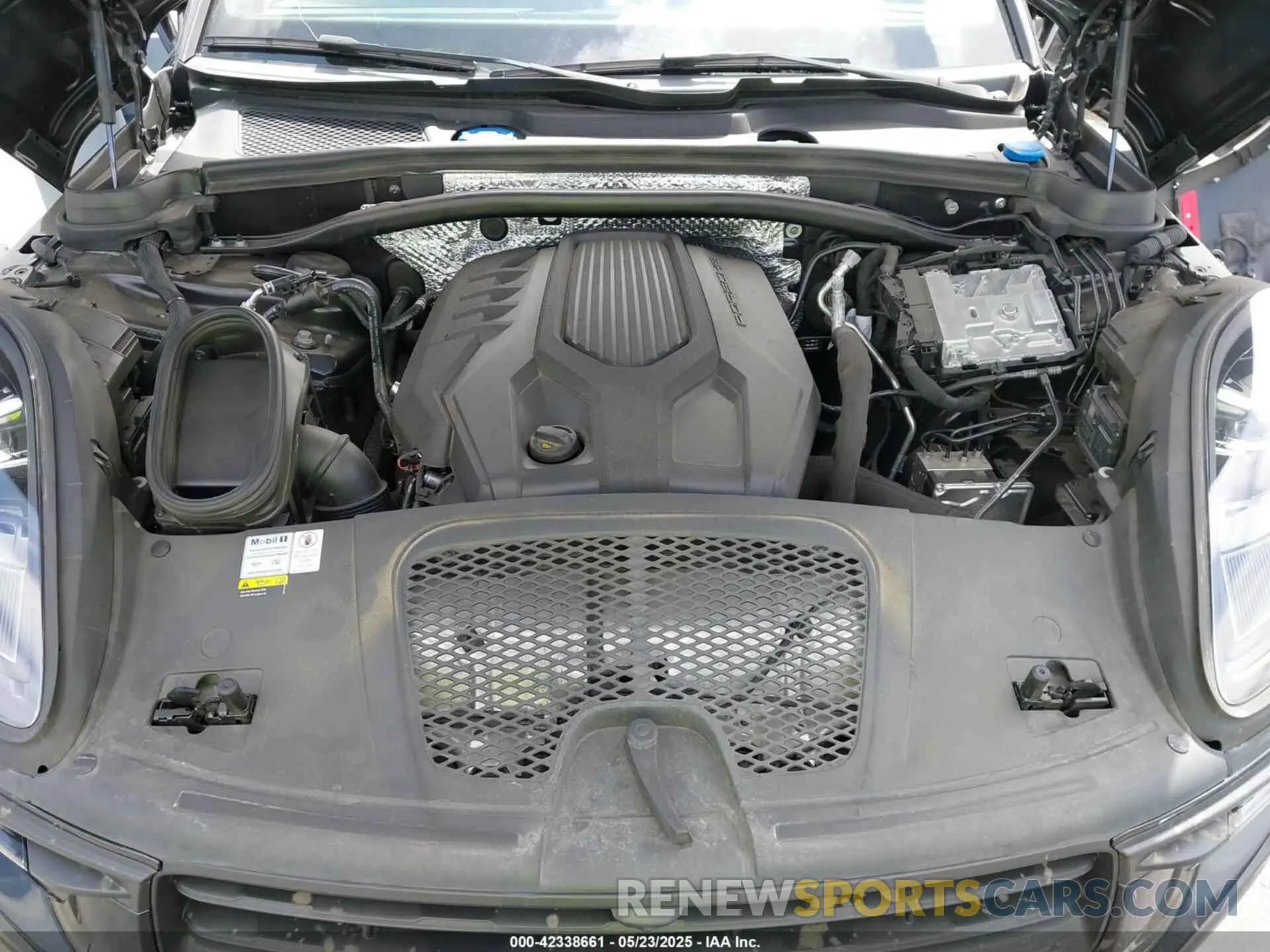 10 Photograph of a damaged car WP1AA2A55NLB00378 PORSCHE MACAN 2022