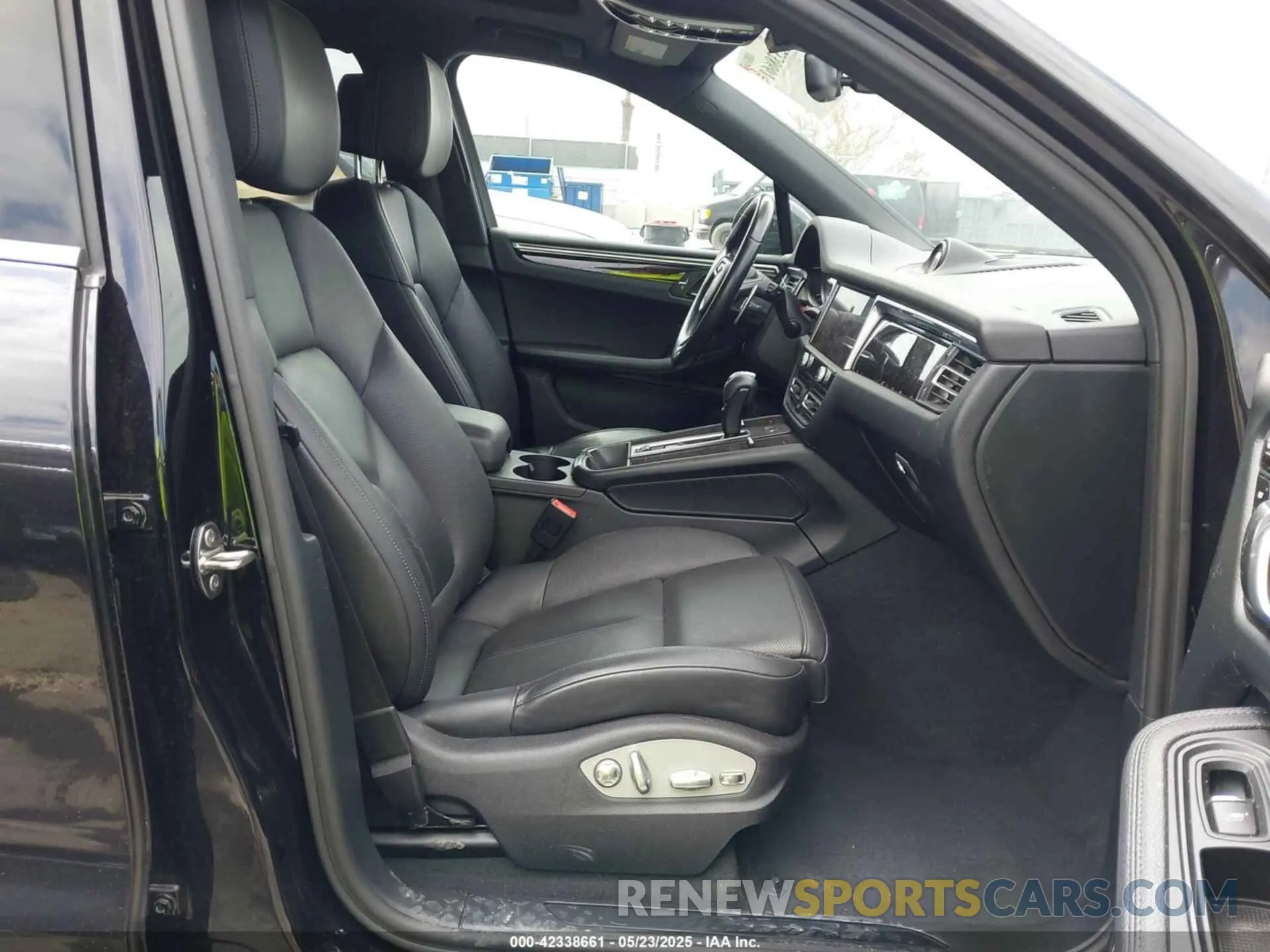 5 Photograph of a damaged car WP1AA2A55NLB00378 PORSCHE MACAN 2022