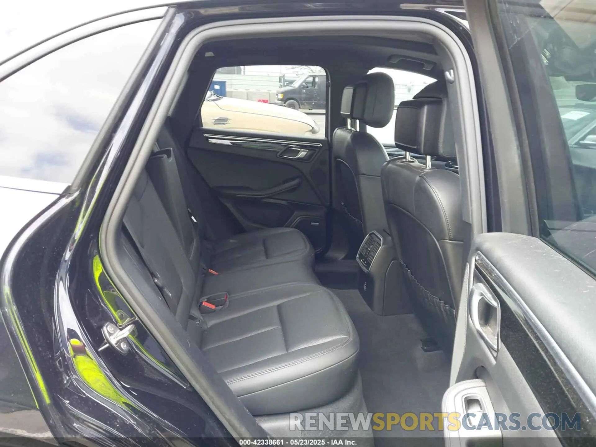 8 Photograph of a damaged car WP1AA2A55NLB00378 PORSCHE MACAN 2022