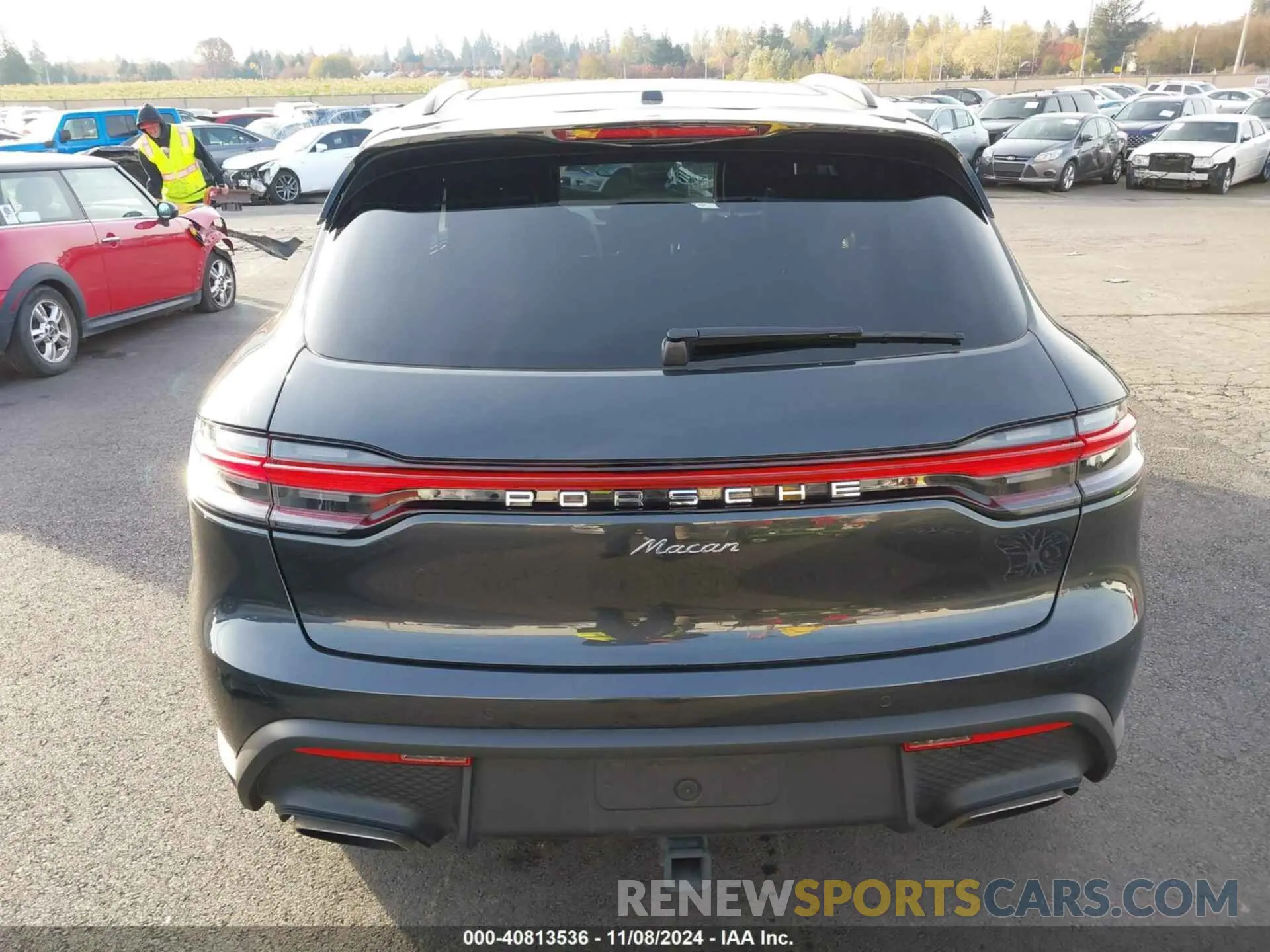 17 Photograph of a damaged car WP1AA2A55NLB07718 PORSCHE MACAN 2022