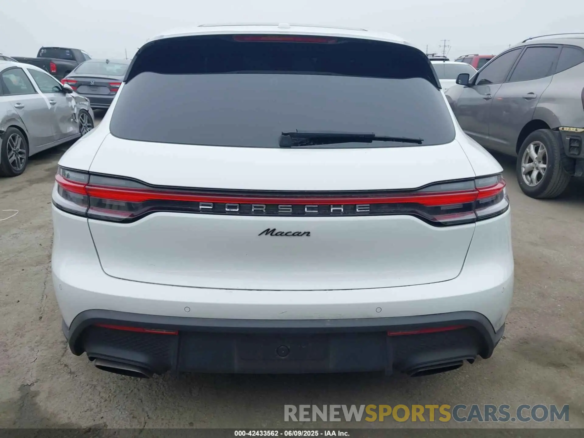 16 Photograph of a damaged car WP1AA2A58NLB06272 PORSCHE MACAN 2022