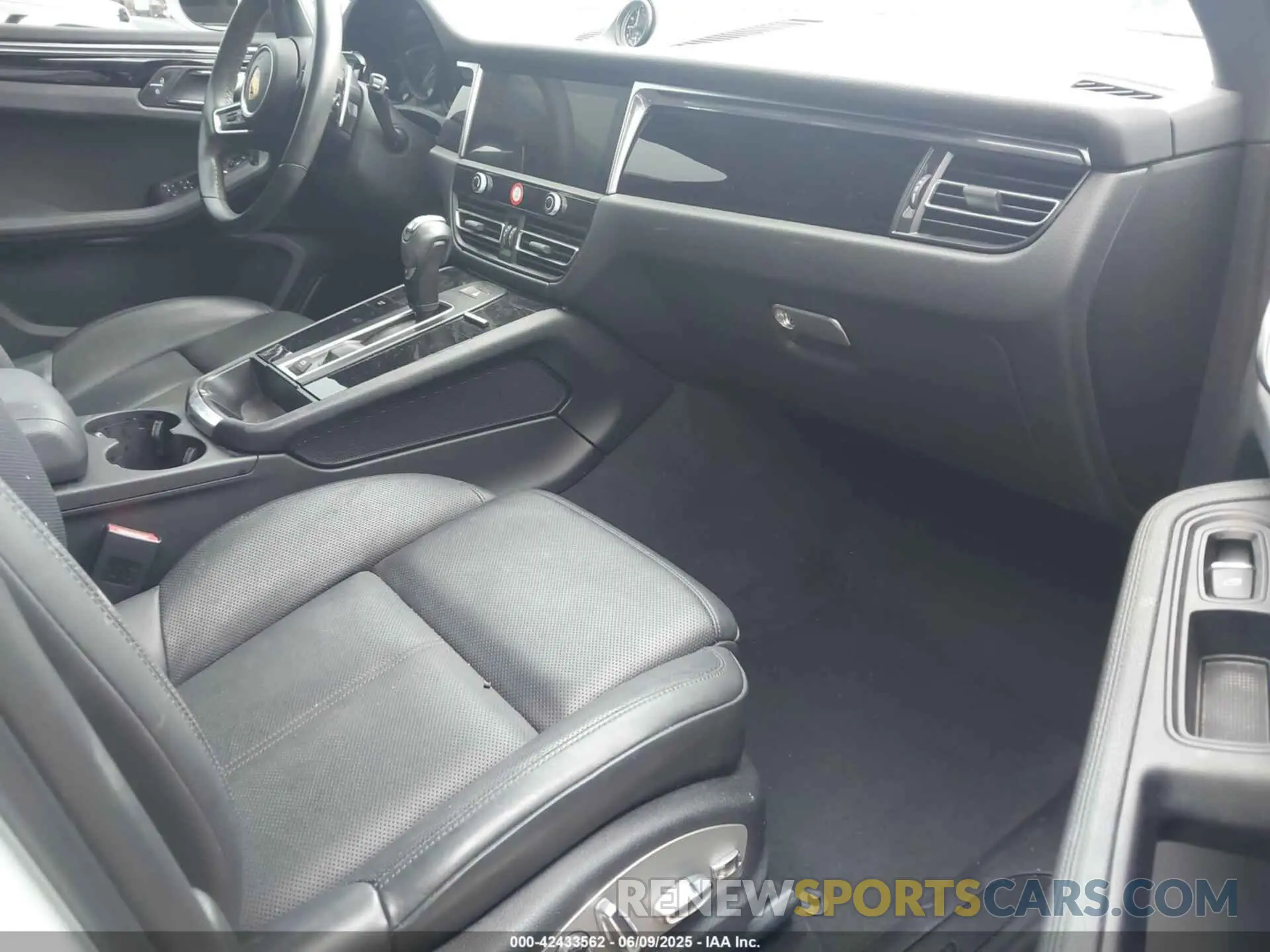 5 Photograph of a damaged car WP1AA2A58NLB06272 PORSCHE MACAN 2022