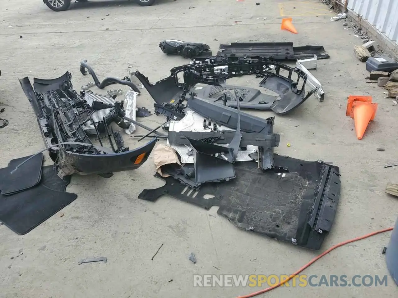 13 Photograph of a damaged car WP1AF2A56NLB30555 PORSCHE MACAN 2022
