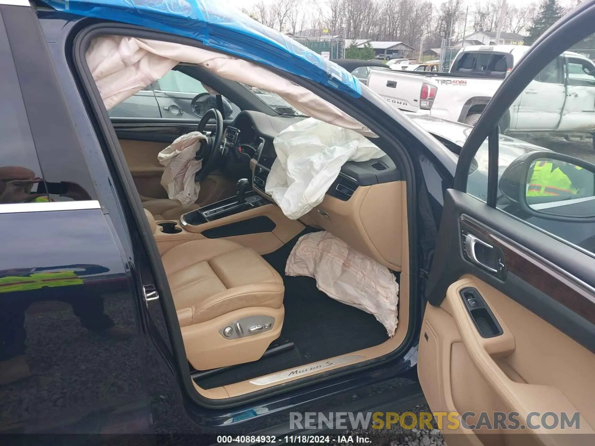 5 Photograph of a damaged car WP1AG2A57NLB22154 PORSCHE MACAN 2022
