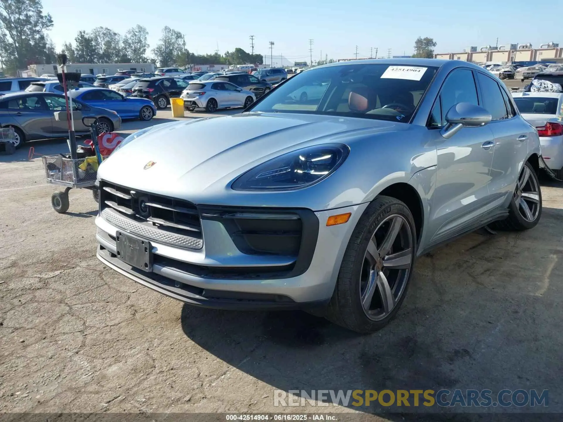 2 Фотография поврежденного автомобиля WP1AA2A54PLB05252 PORSCHE MACAN 2023