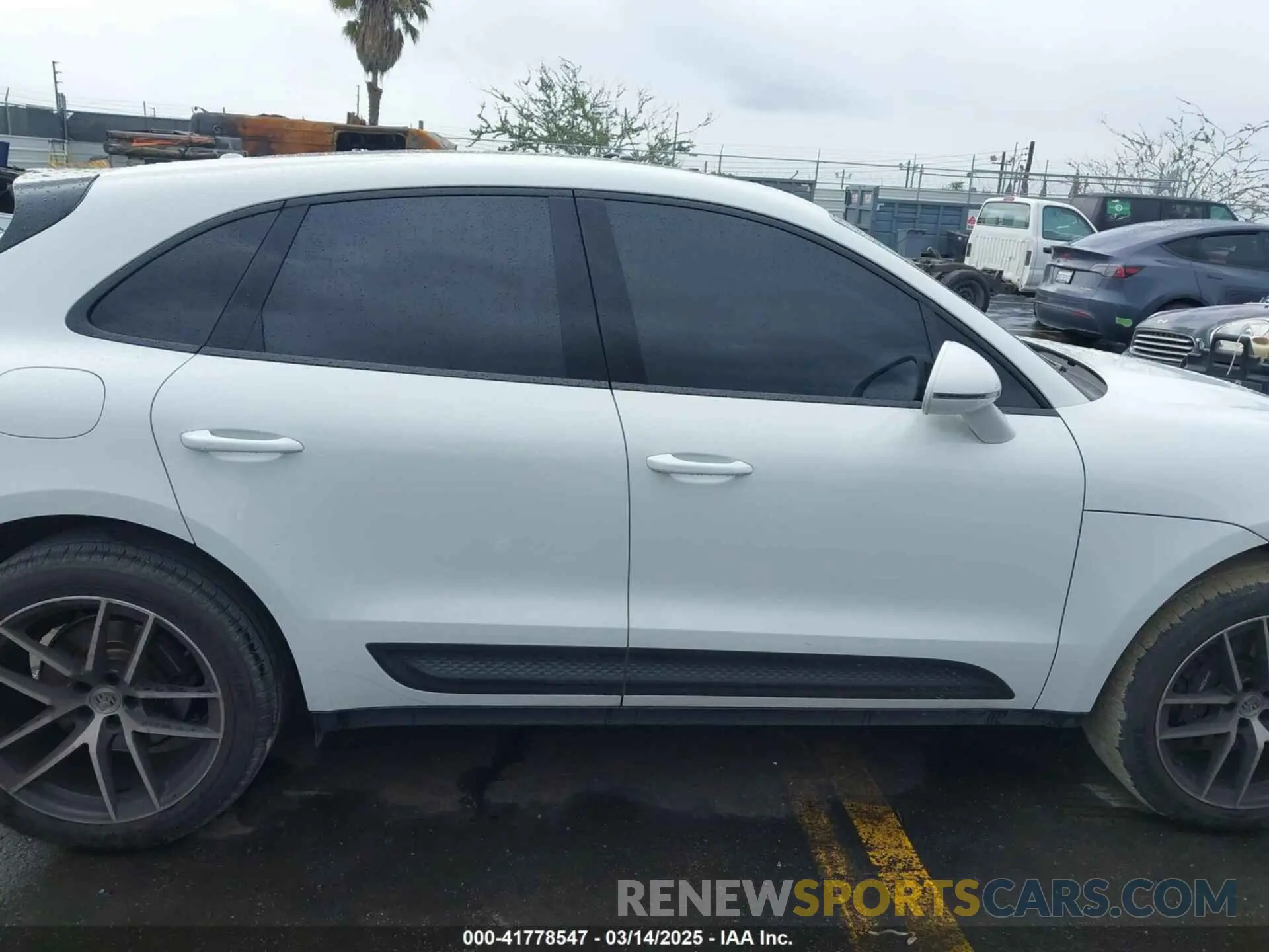 13 Фотография поврежденного автомобиля WP1AA2A56PLB17385 PORSCHE MACAN 2023