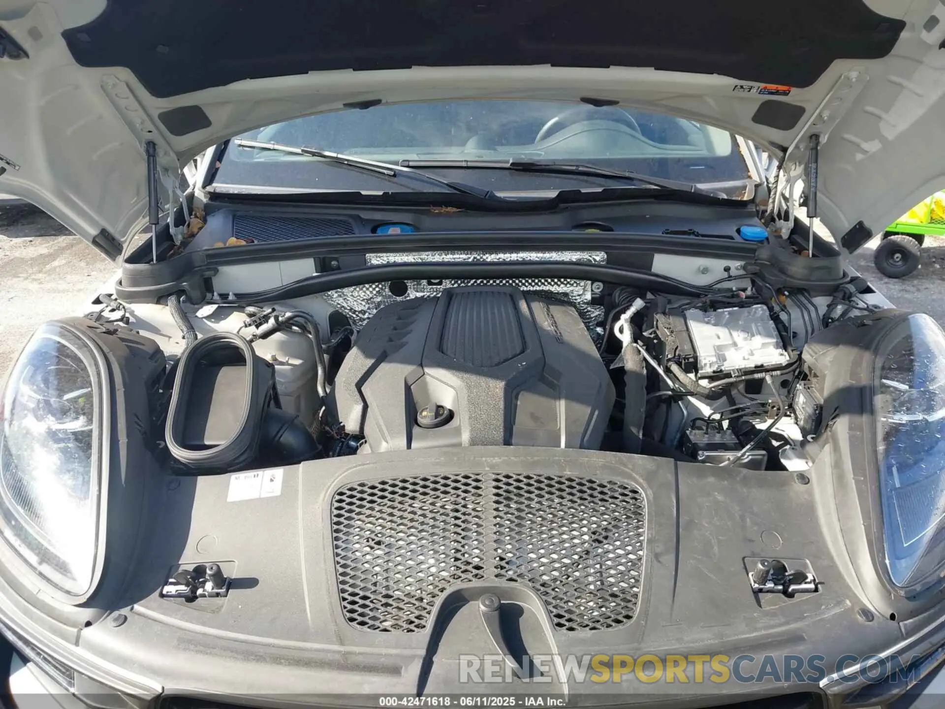 10 Photograph of a damaged car WP1AA2A51RLB04370 PORSCHE MACAN 2024