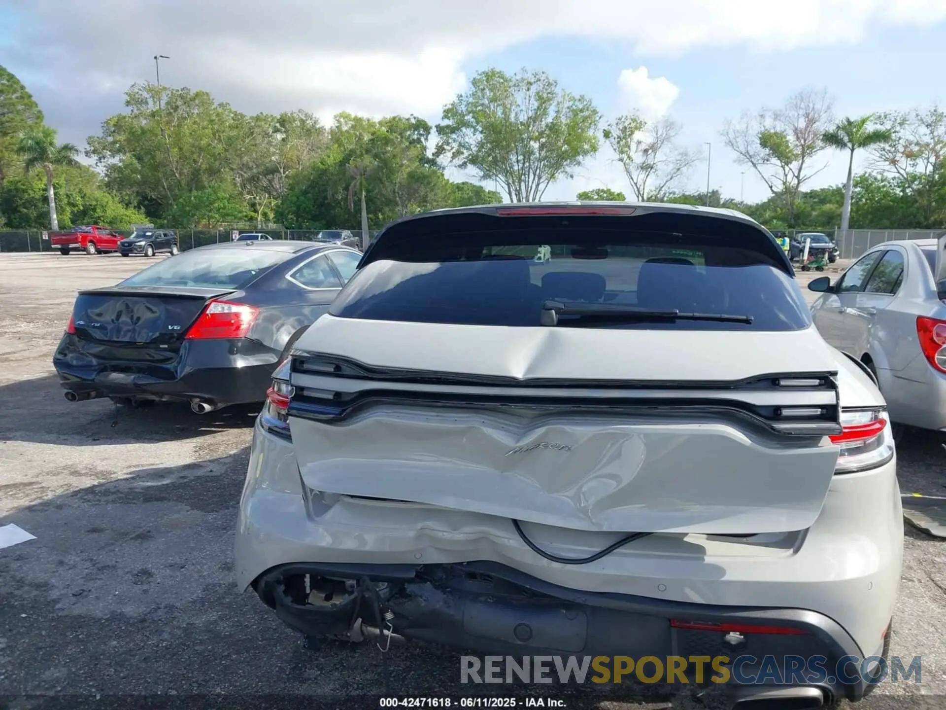 17 Photograph of a damaged car WP1AA2A51RLB04370 PORSCHE MACAN 2024