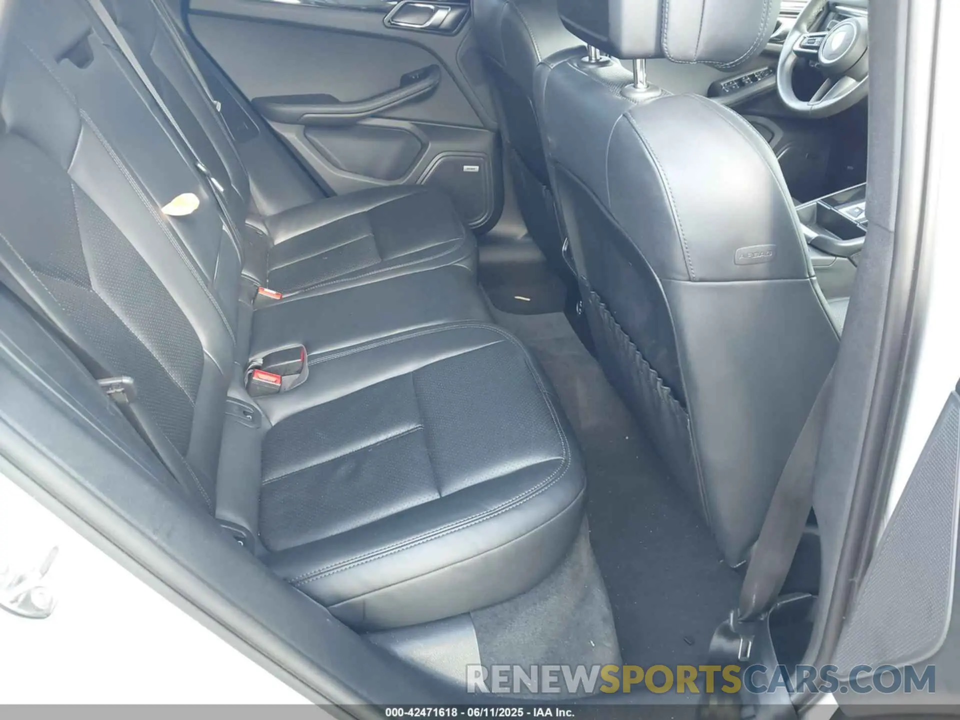 8 Photograph of a damaged car WP1AA2A51RLB04370 PORSCHE MACAN 2024