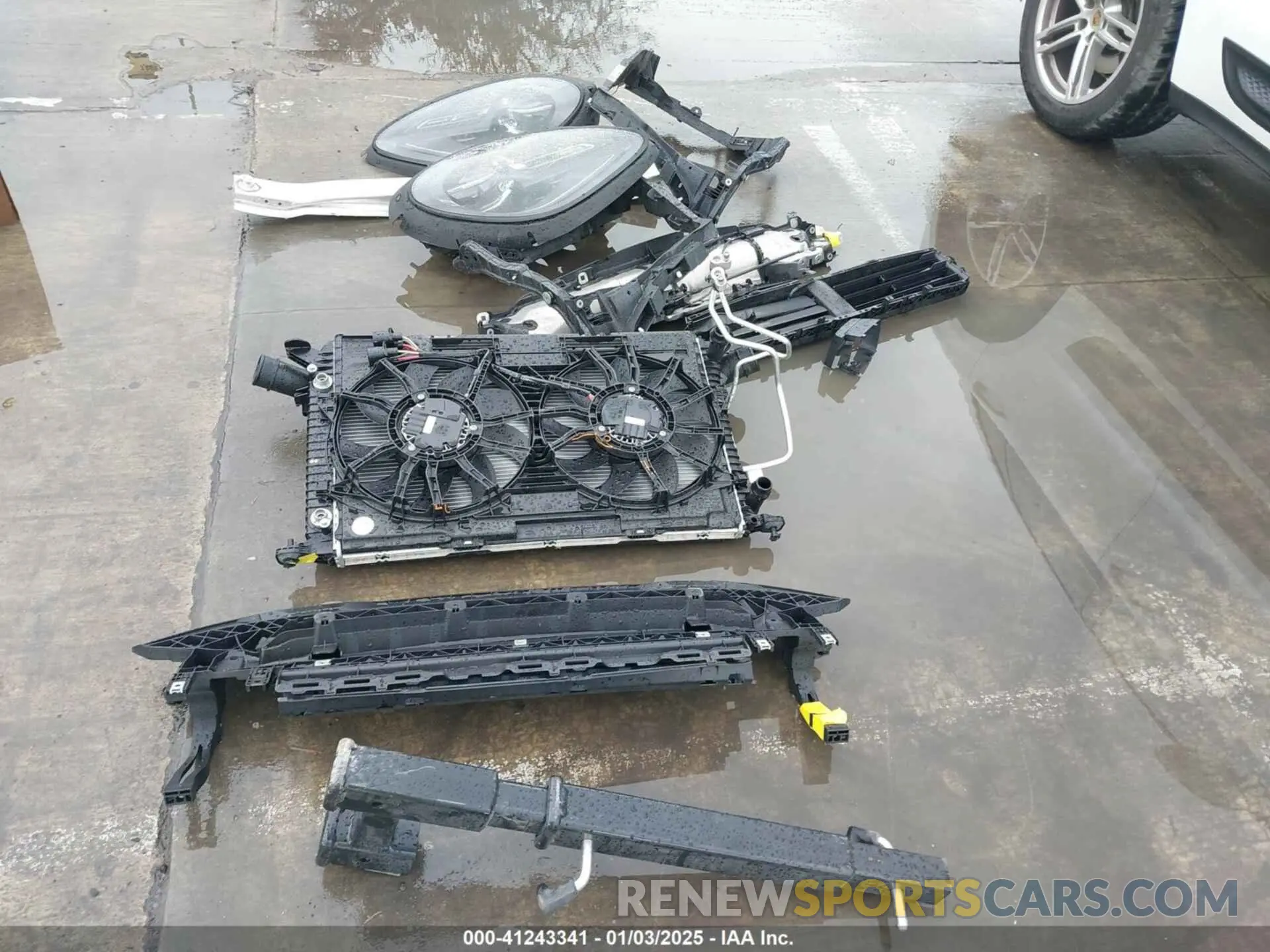 18 Photograph of a damaged car WP1AA2A57RLB12571 PORSCHE MACAN 2024