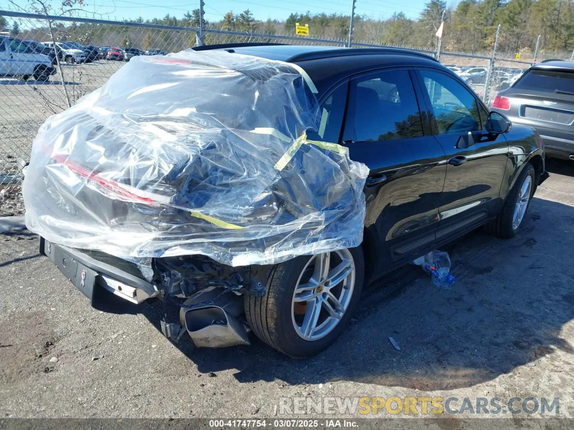 4 Photograph of a damaged car WP1AA2A58RLB04673 PORSCHE MACAN 2024