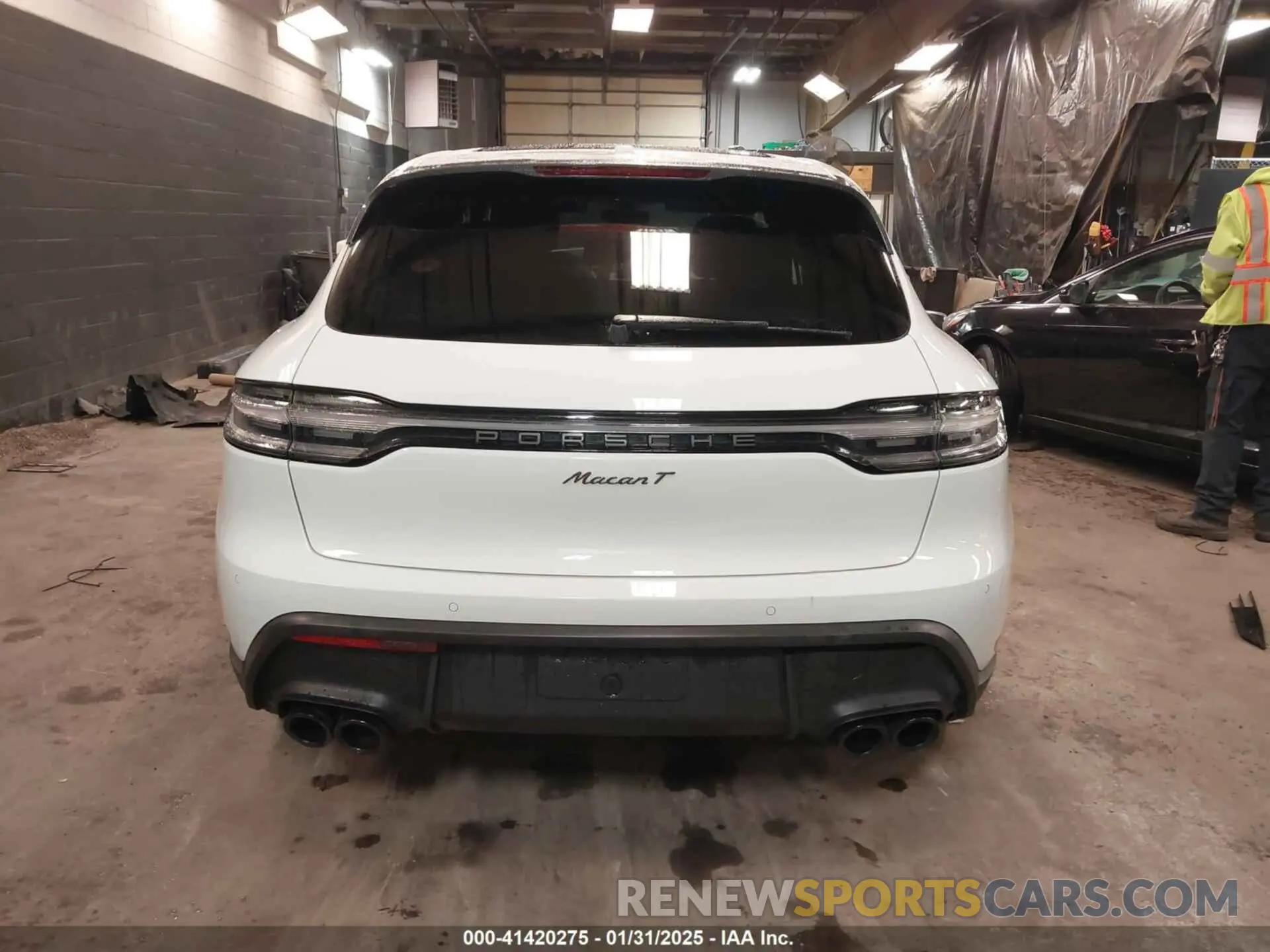 17 Photograph of a damaged car WP1AA2A59RLB10479 PORSCHE MACAN 2024